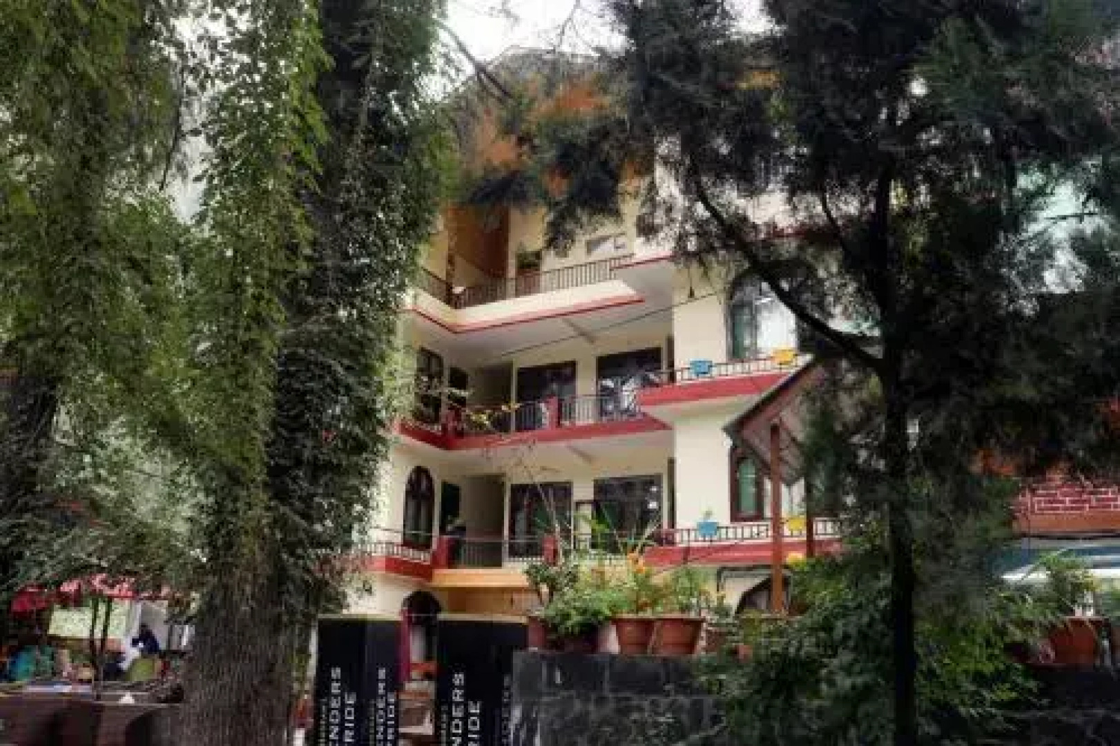 The Rainbow Inn & Cafe