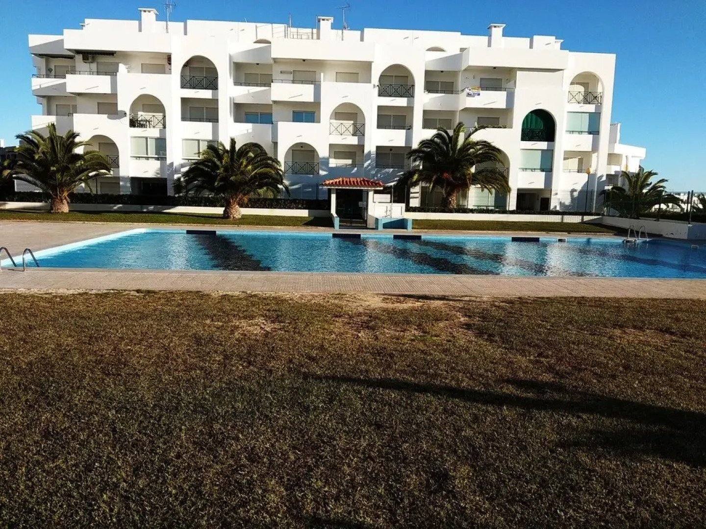 Apartamento Praia de Porches,izibookings
