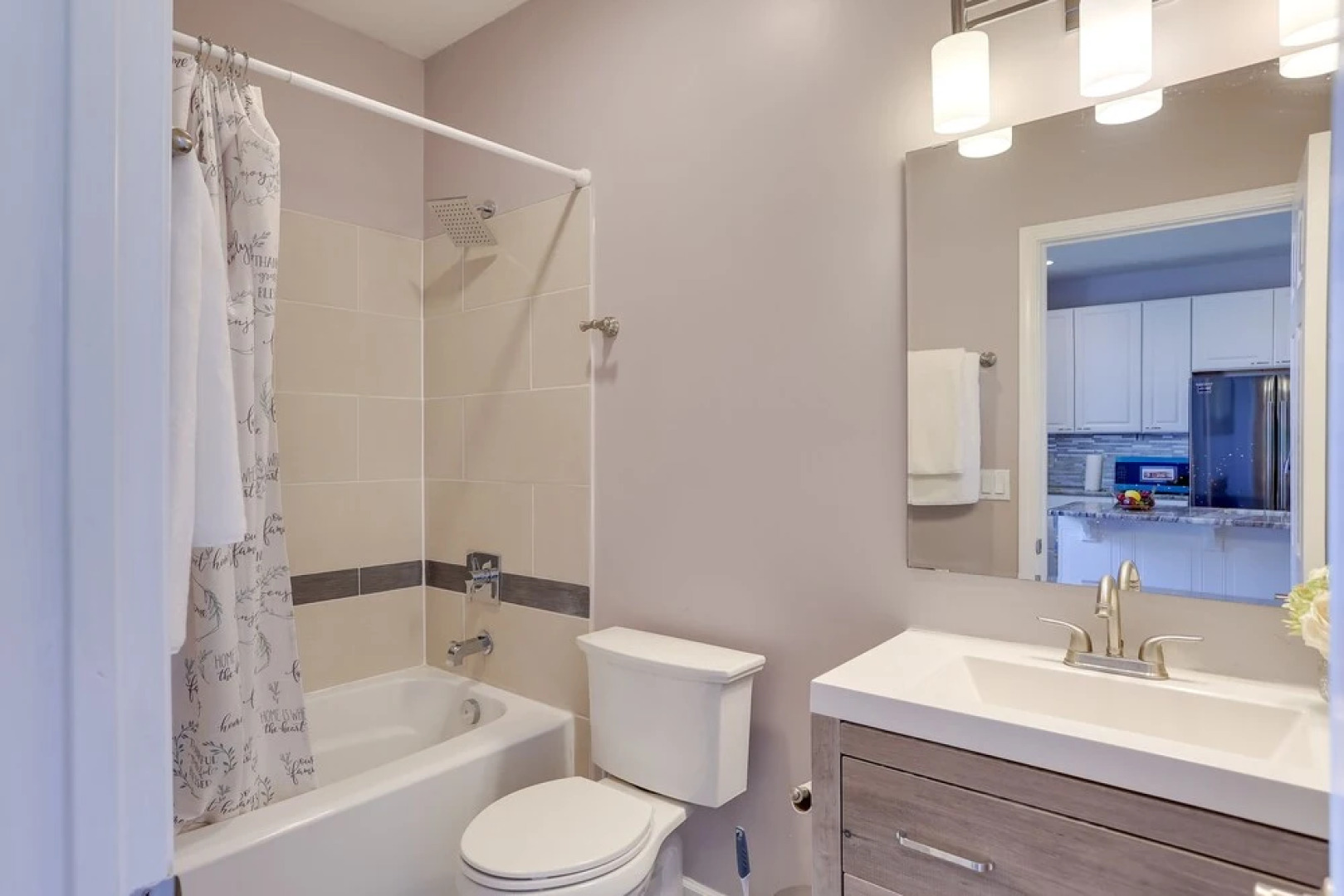 8 Mi to Louisville: New Albany Home w/ Grill!