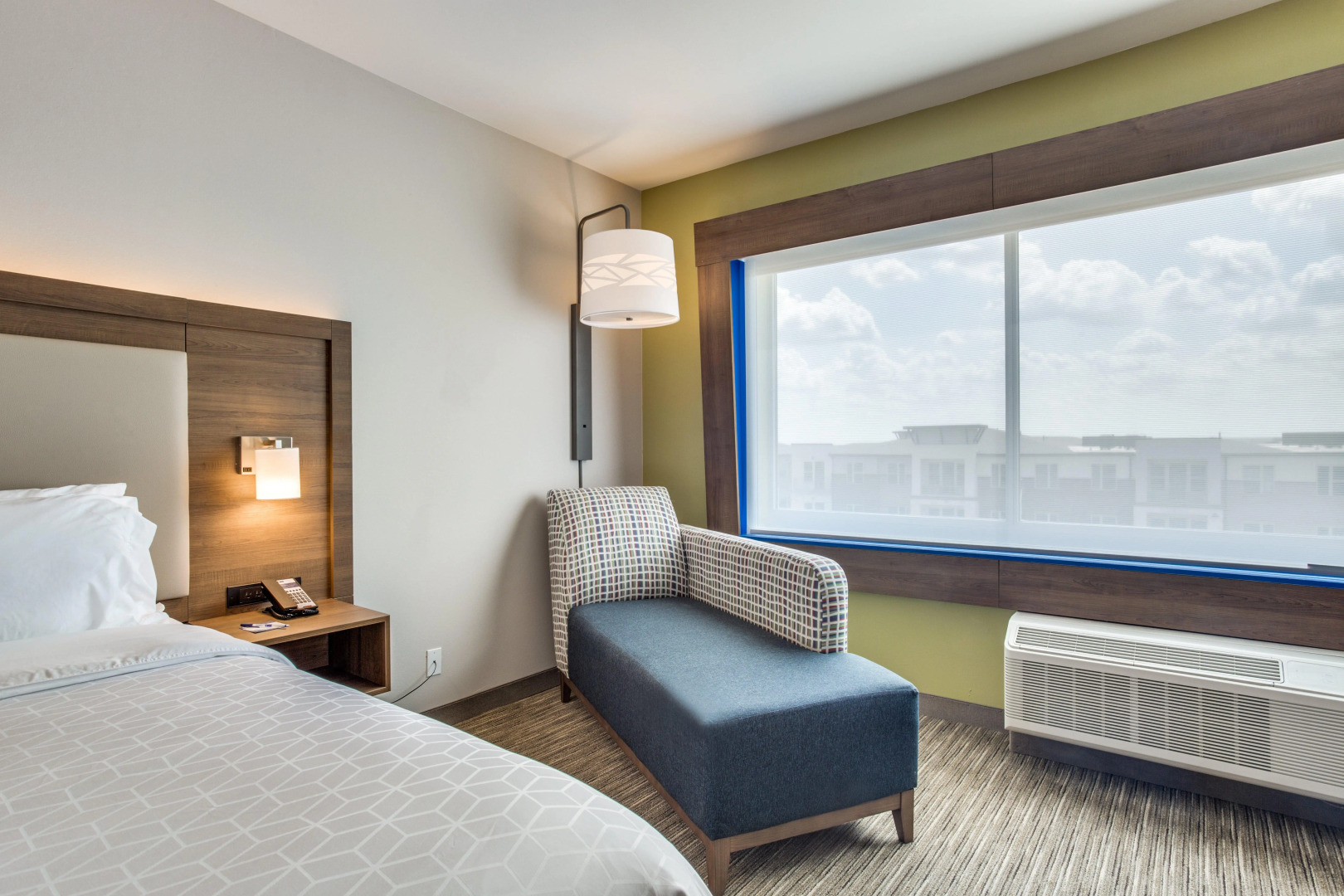 Holiday Inn Express & Suites Denton South by IHG