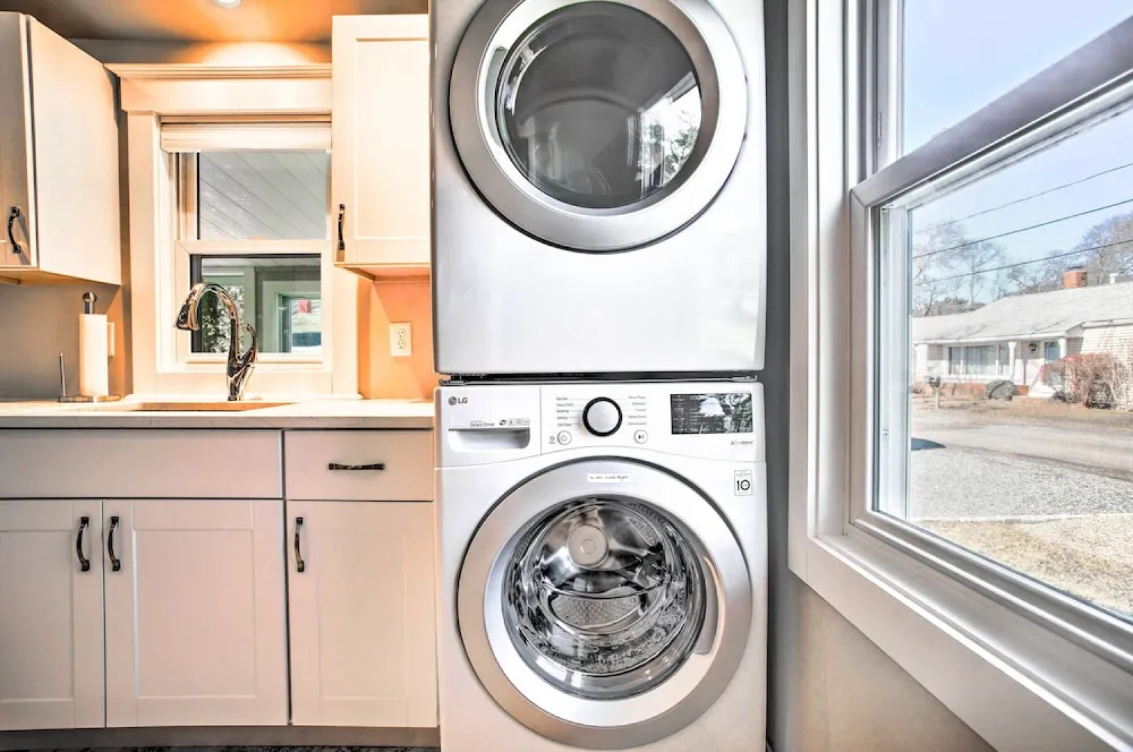 Walk to Shore: Updated Buzzards Bay Cottage!