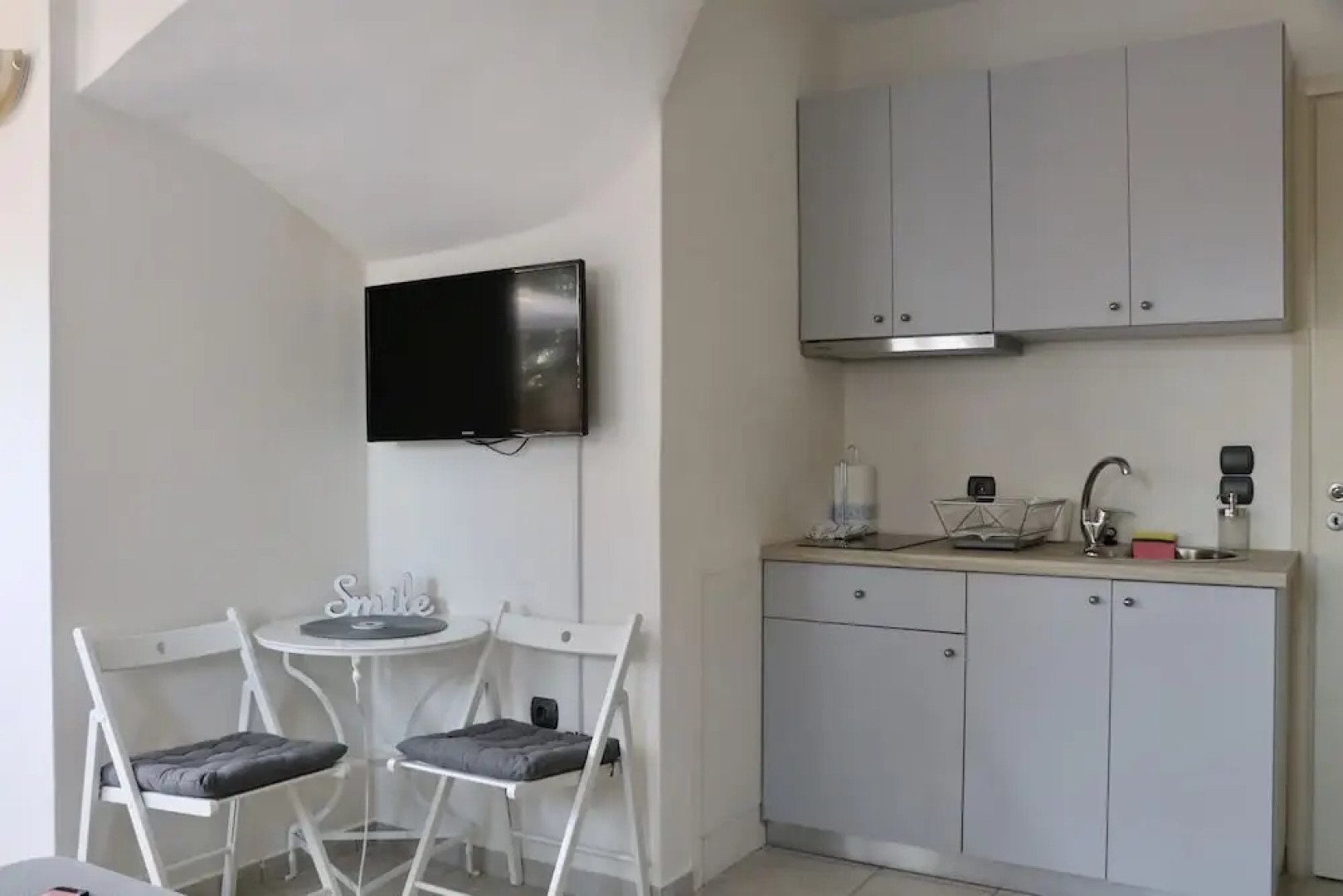 PYRGOS RALLI ESTATE Apartments and Suites