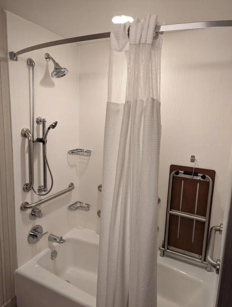 Courtyard by Marriott Holland Downtown