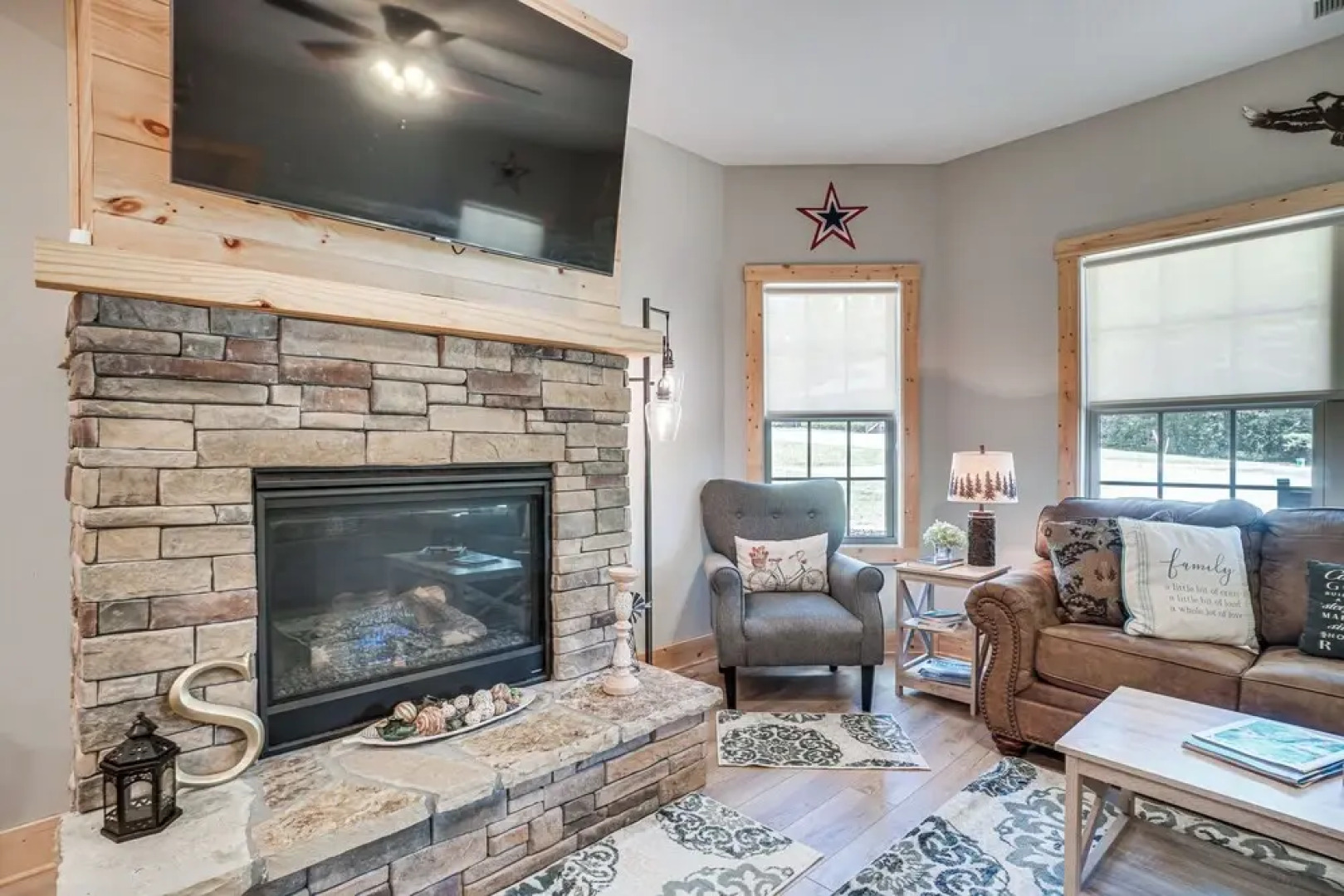 Hot Tub & EV Charger: Helen Getaway w/ Views!