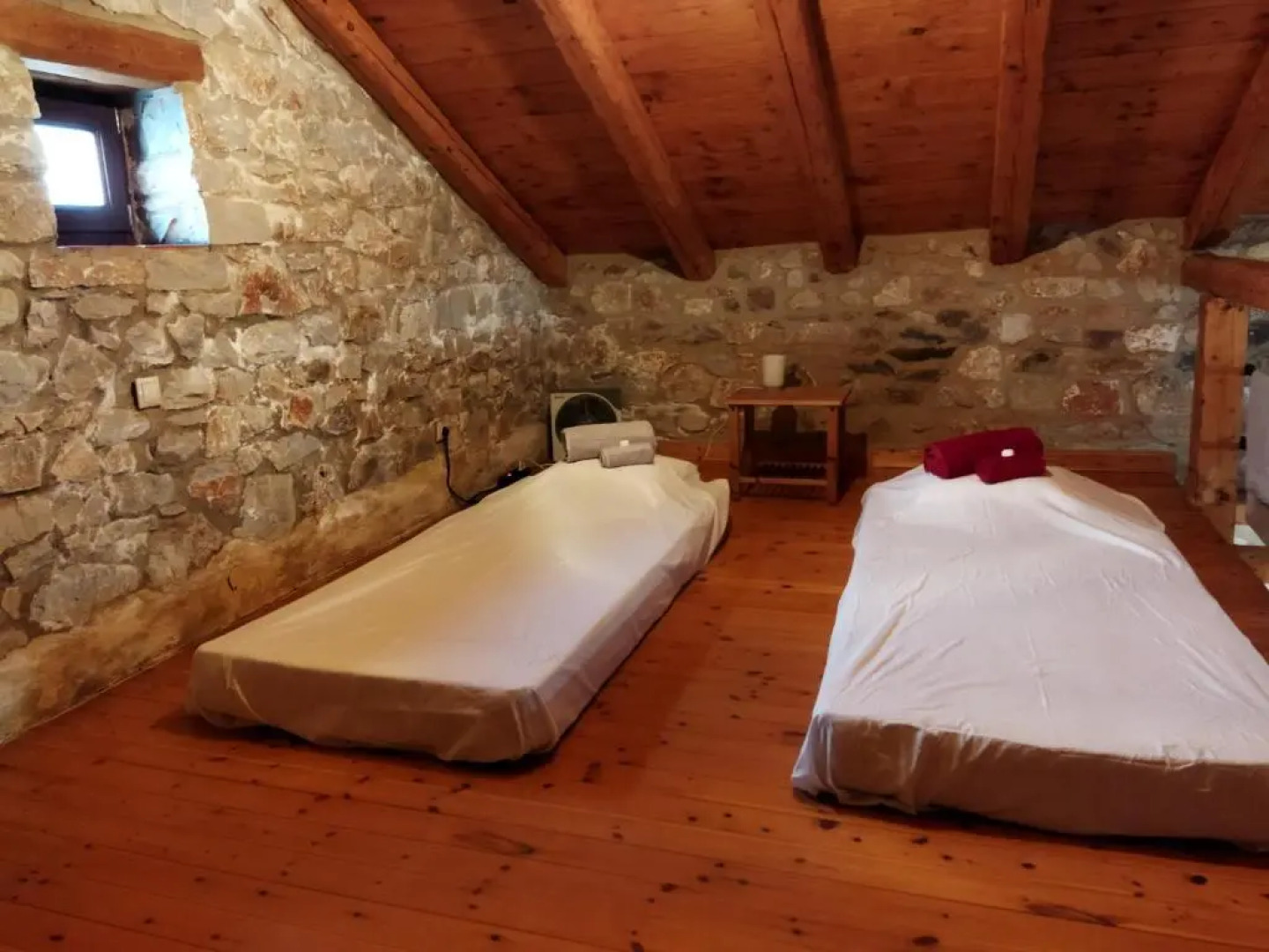 Traditional Stone House - Individual - 4-8 persons