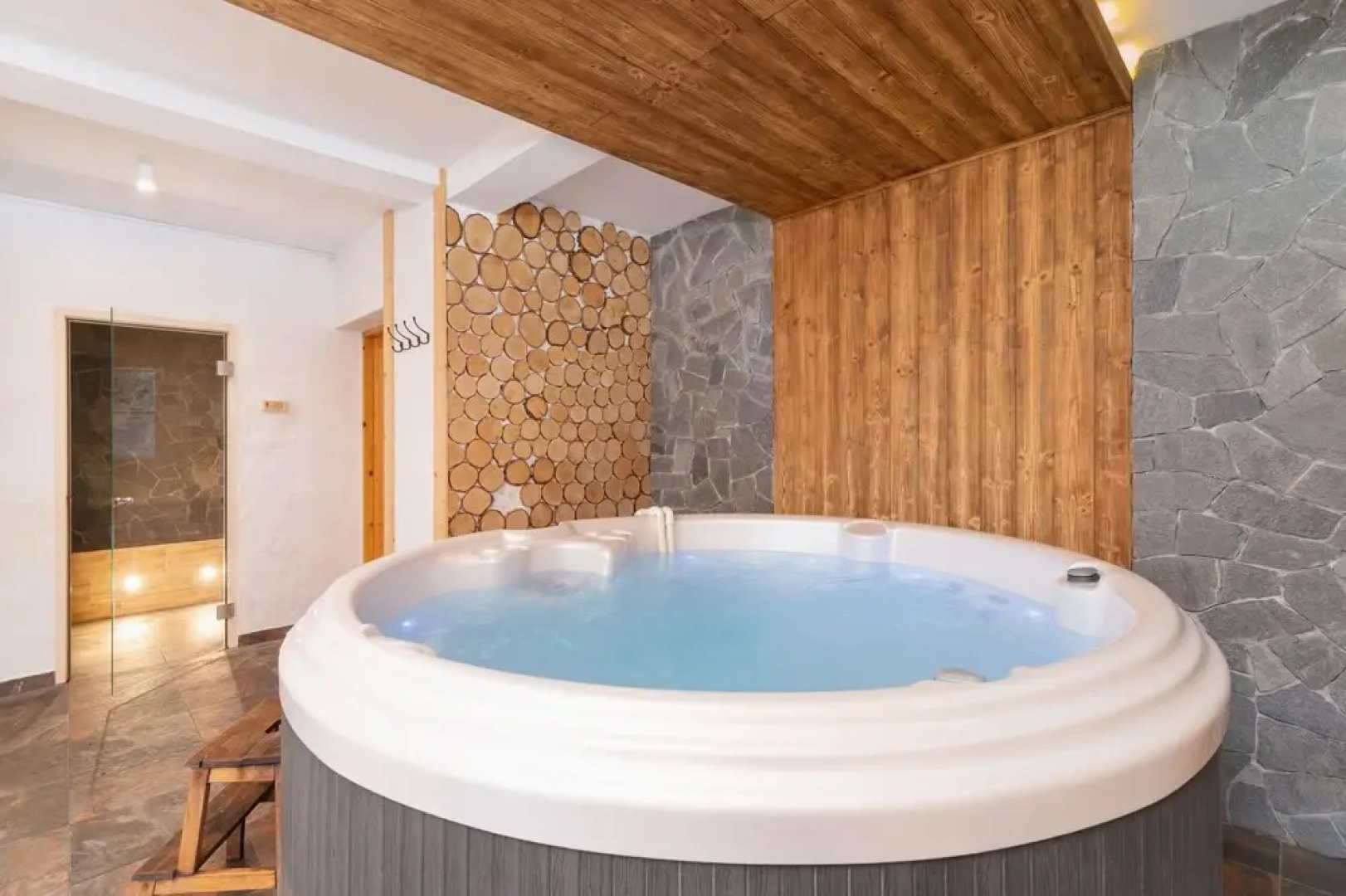 Prestige Golden View Wellness Apartments