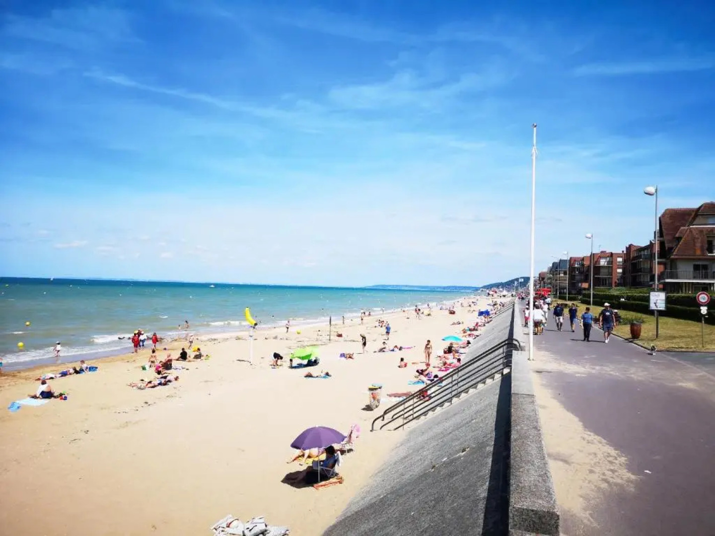 2 pièces Front de Mer ensoleillé et calme accès direct plage