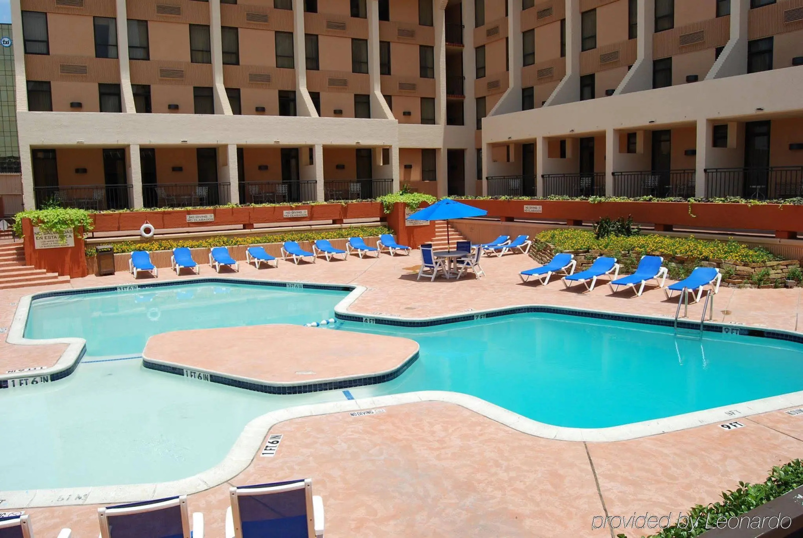 Love Field Hotel and Suites