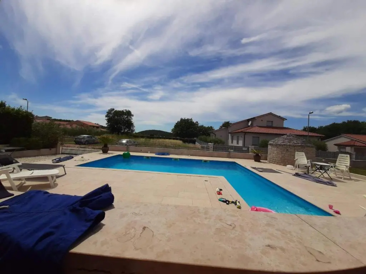 Nice, cosy studio apartment with shared outdoor pool