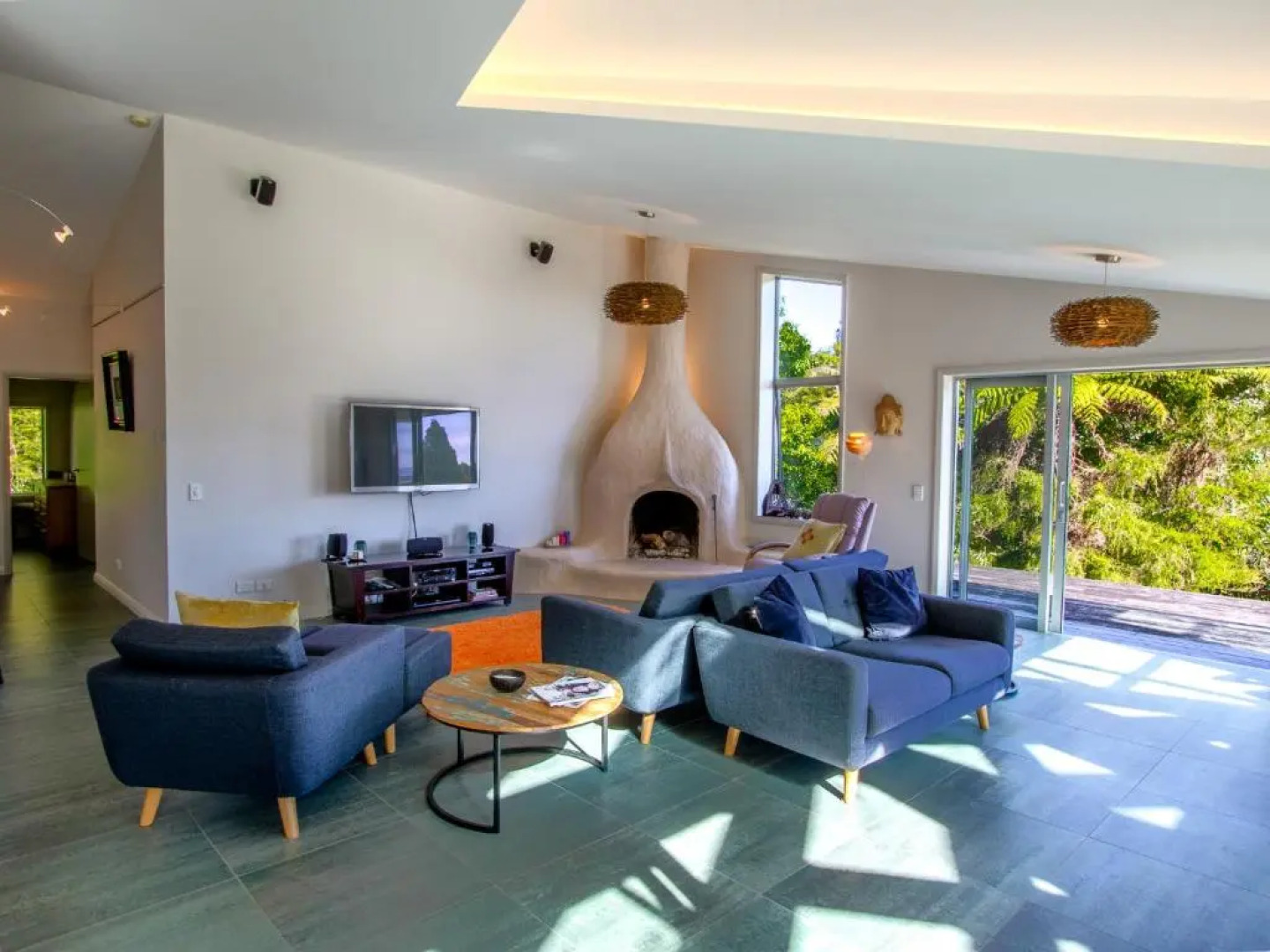 Golden Paradise - Rangihaeata Holiday Home