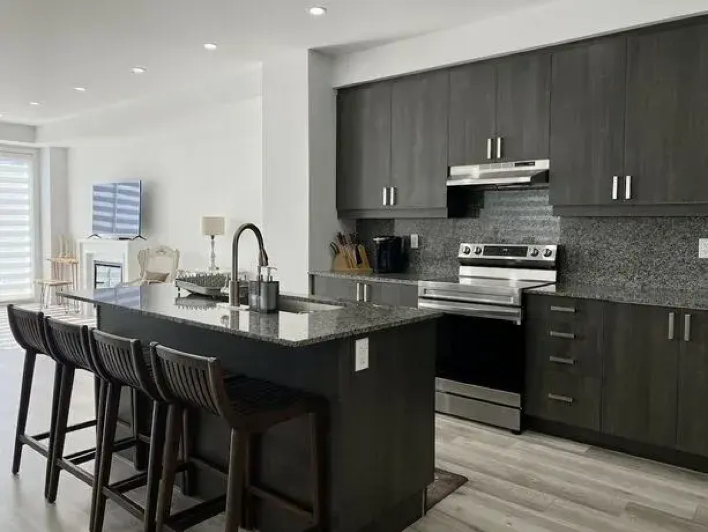 Luxurious Waterfront Residence