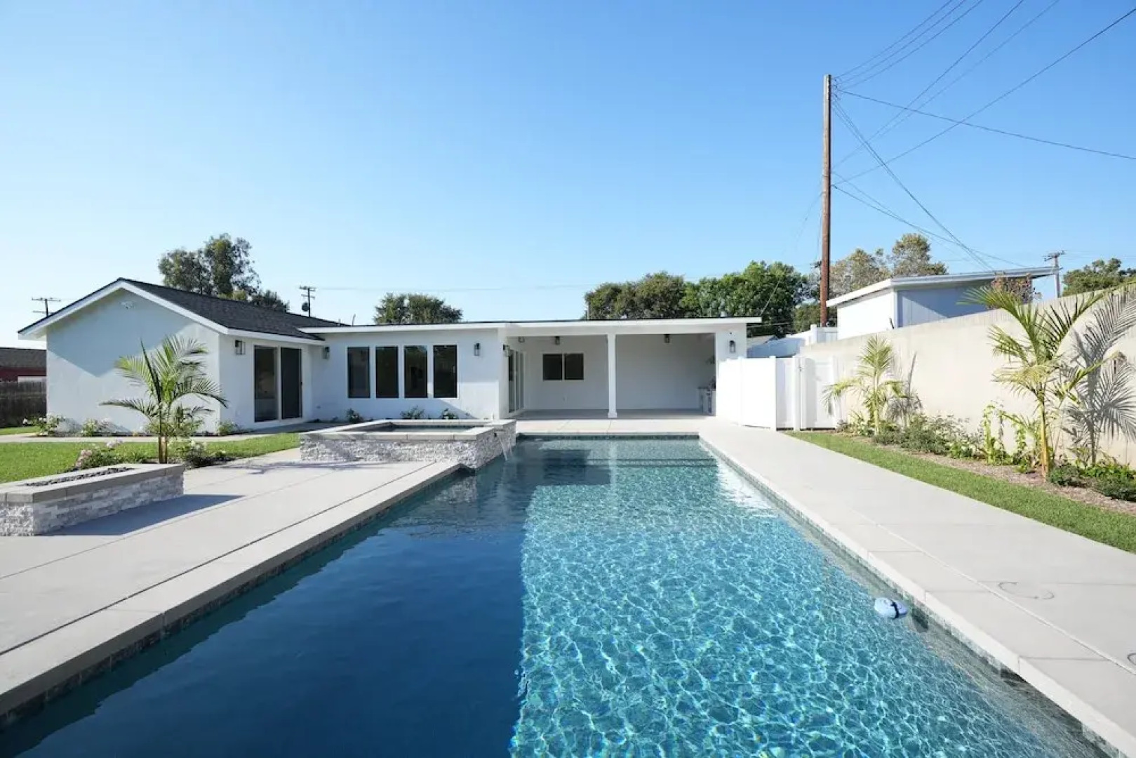 4 bedroom, 2 bathrooms