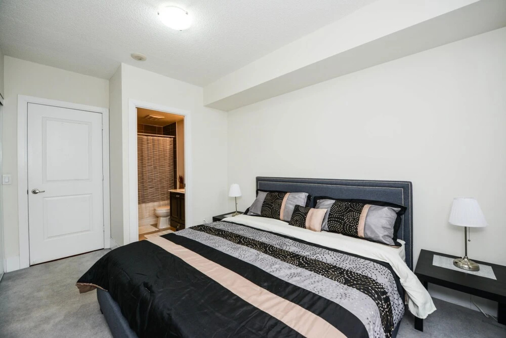 Sarkar Suites - 330 Burnhamthorpe Road