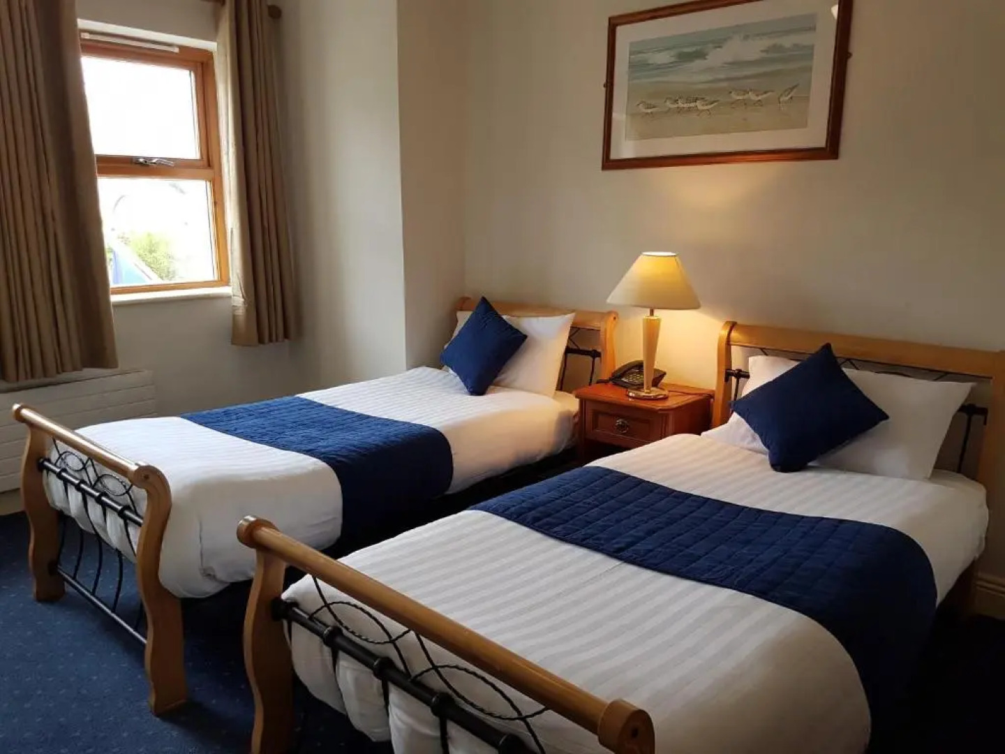 An Crúiscín Lán Hotel