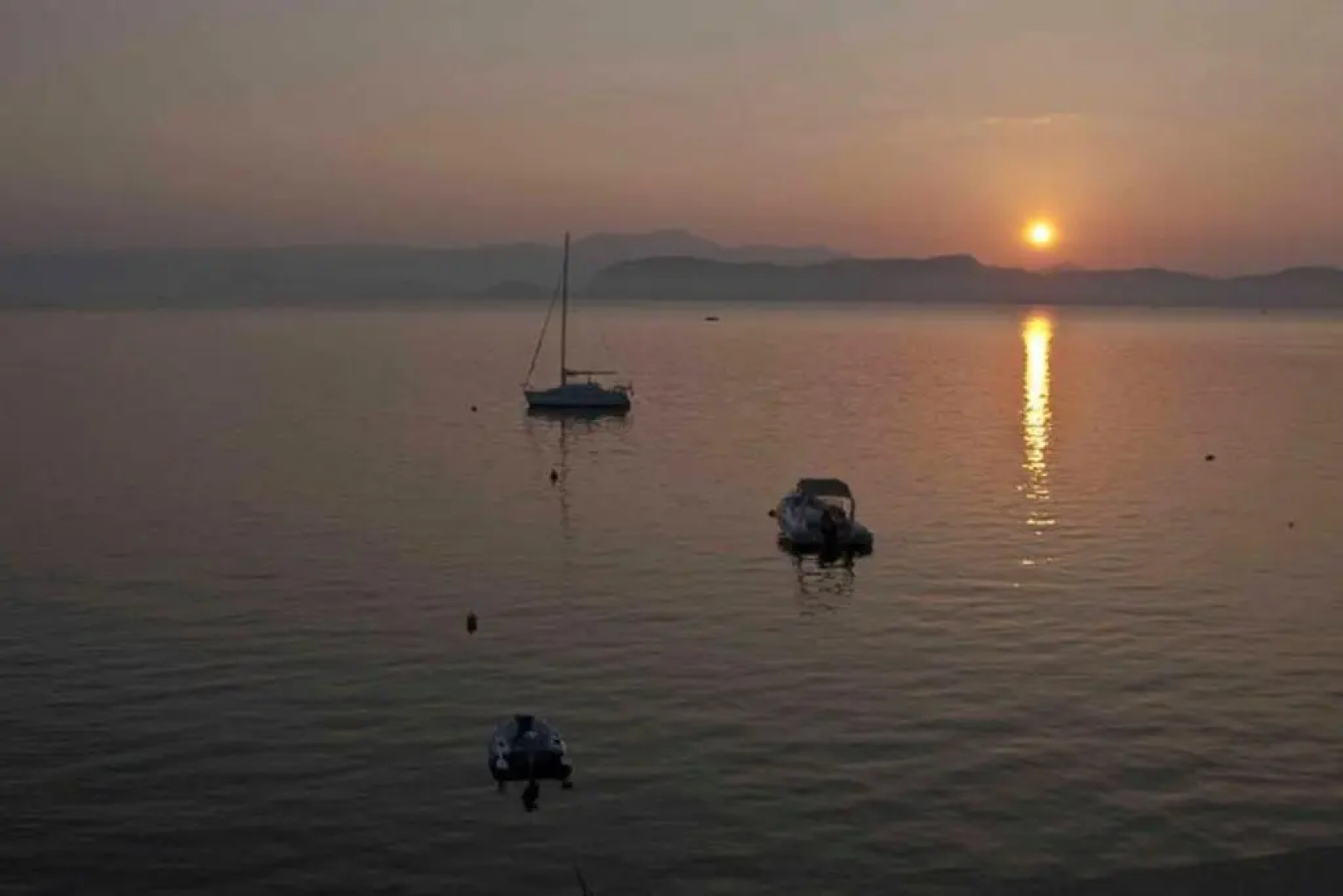 KIVERI 1876 traditional seafront cottage