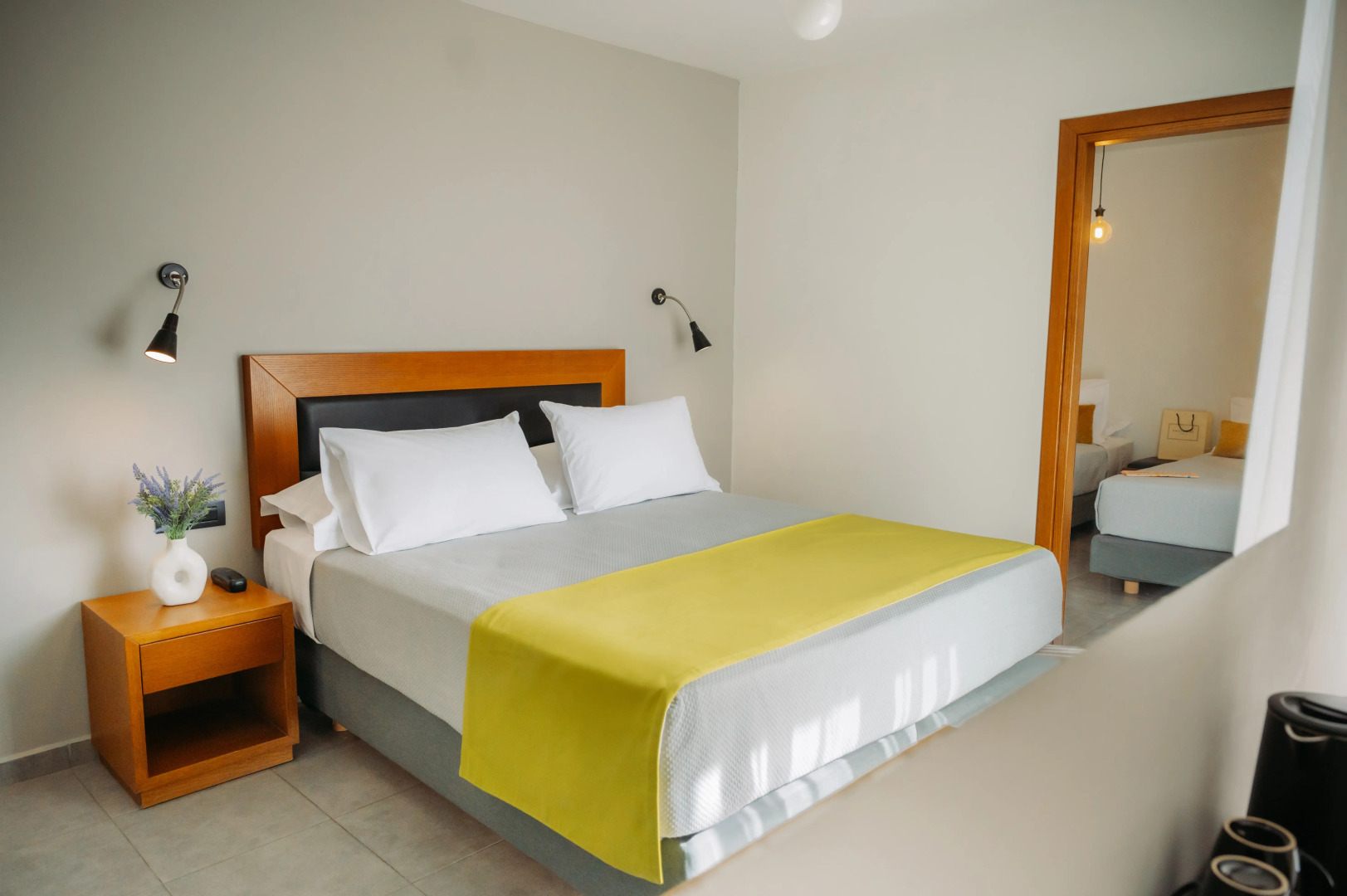 Отель Amphitryon City