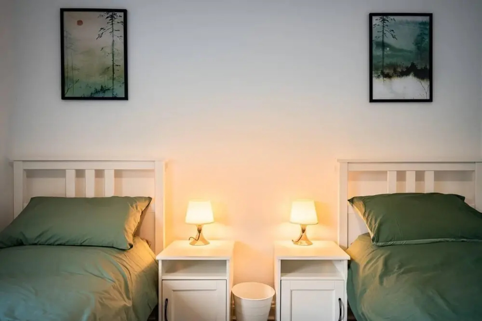 Modern Spacious 2 br House in Leigh, Free Parking