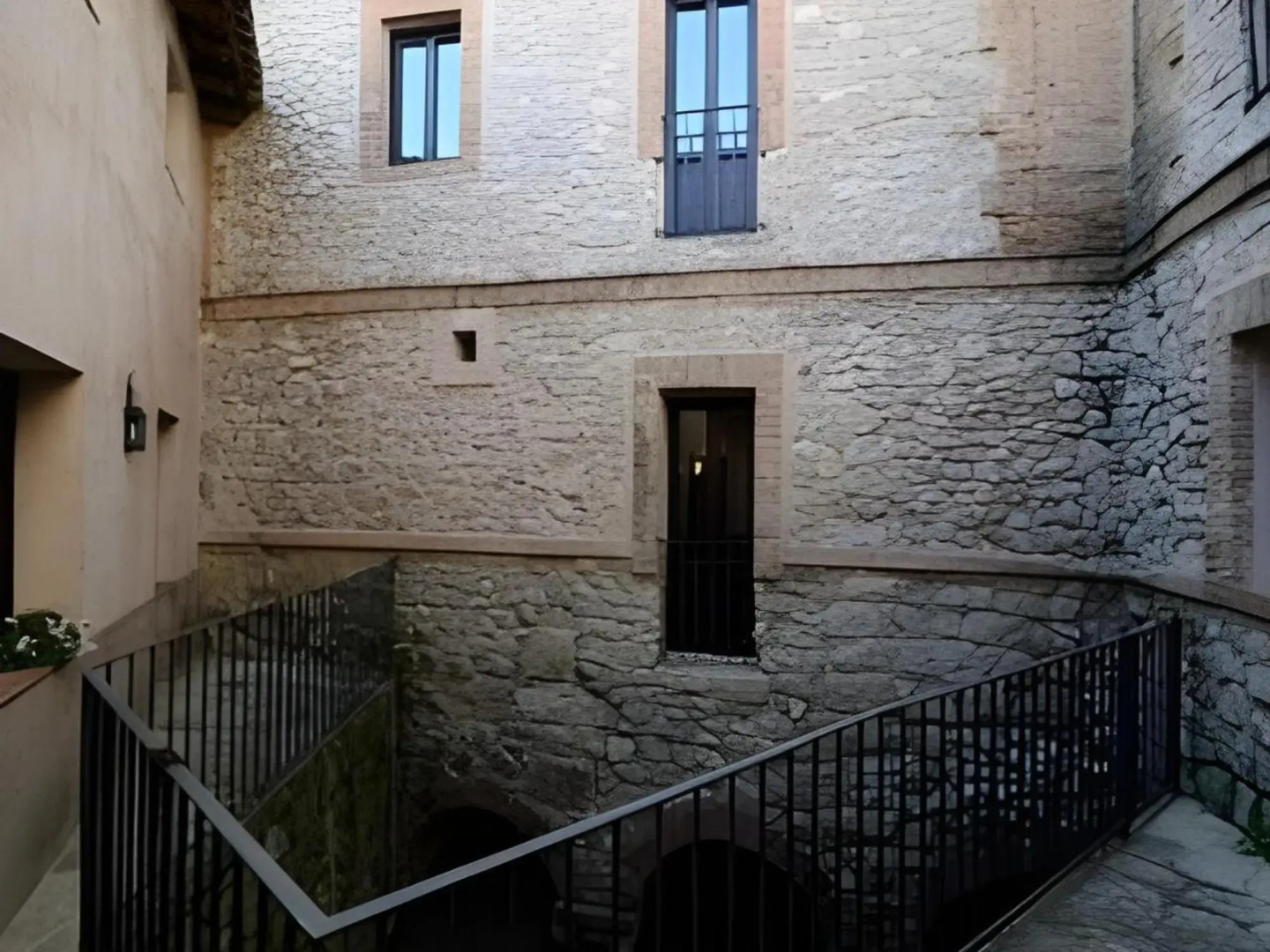 Caserón De La Fuente