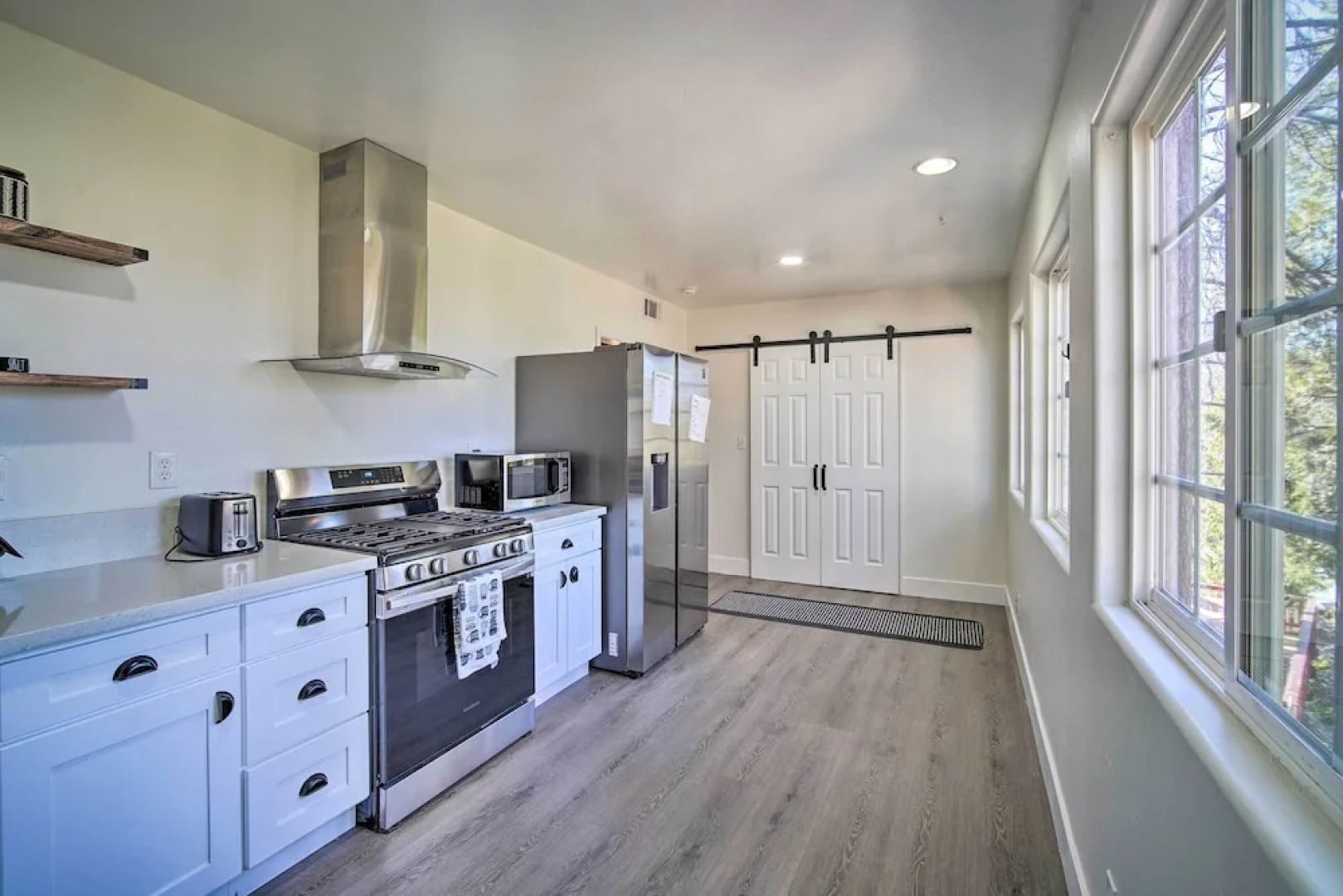 Relaxing Lake Arrowhead Home ~ 1 Mi to Lake!