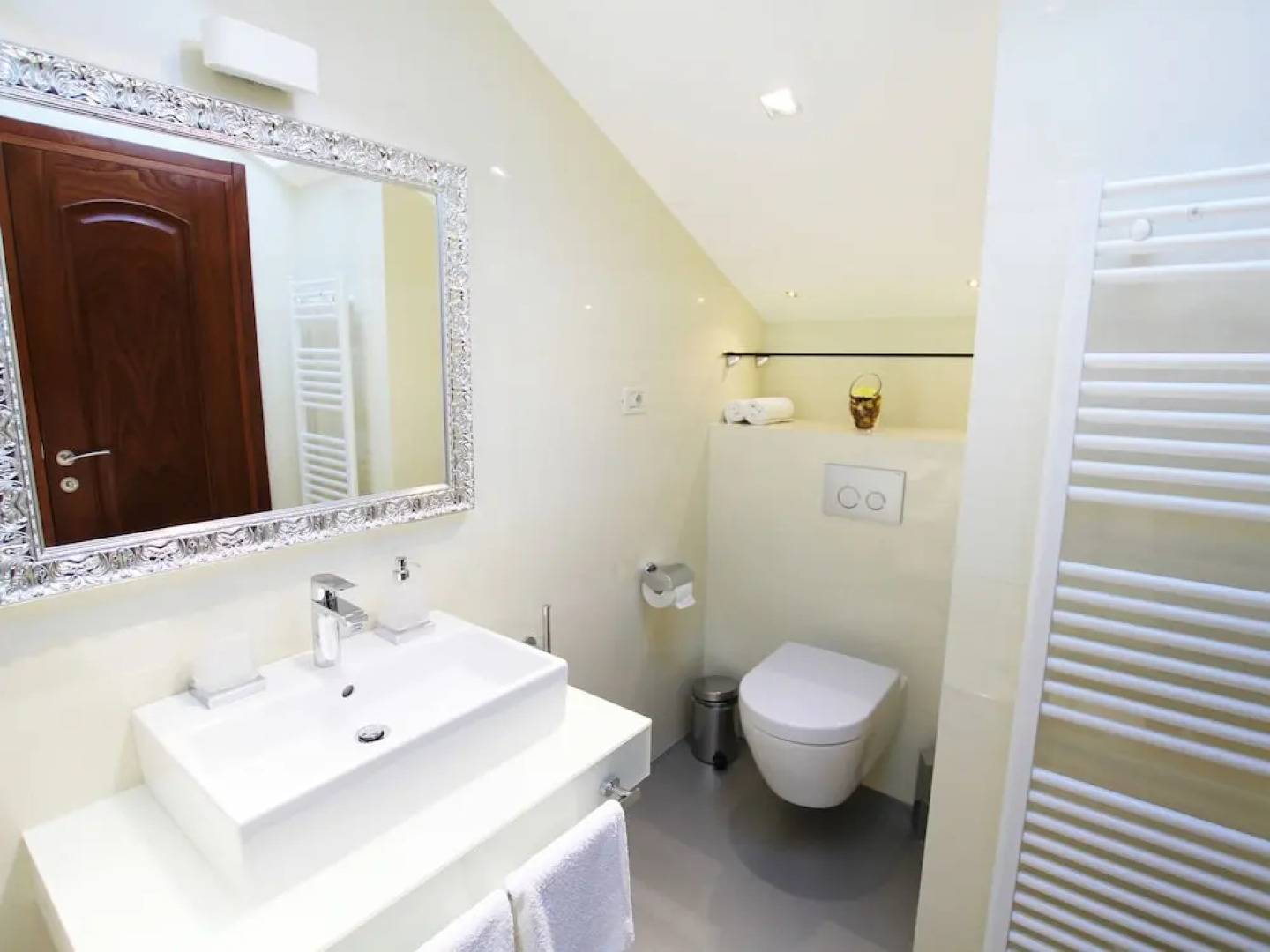 Majestic Villa in Okrug Donji With Swimming Pool