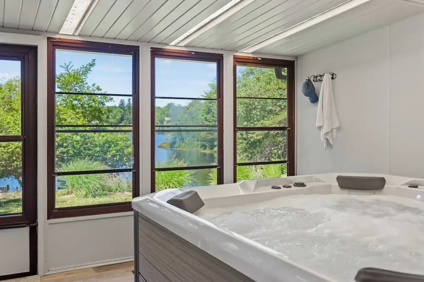 Simply Shores by Avantstay Private Beach + Dock Lake Overlook