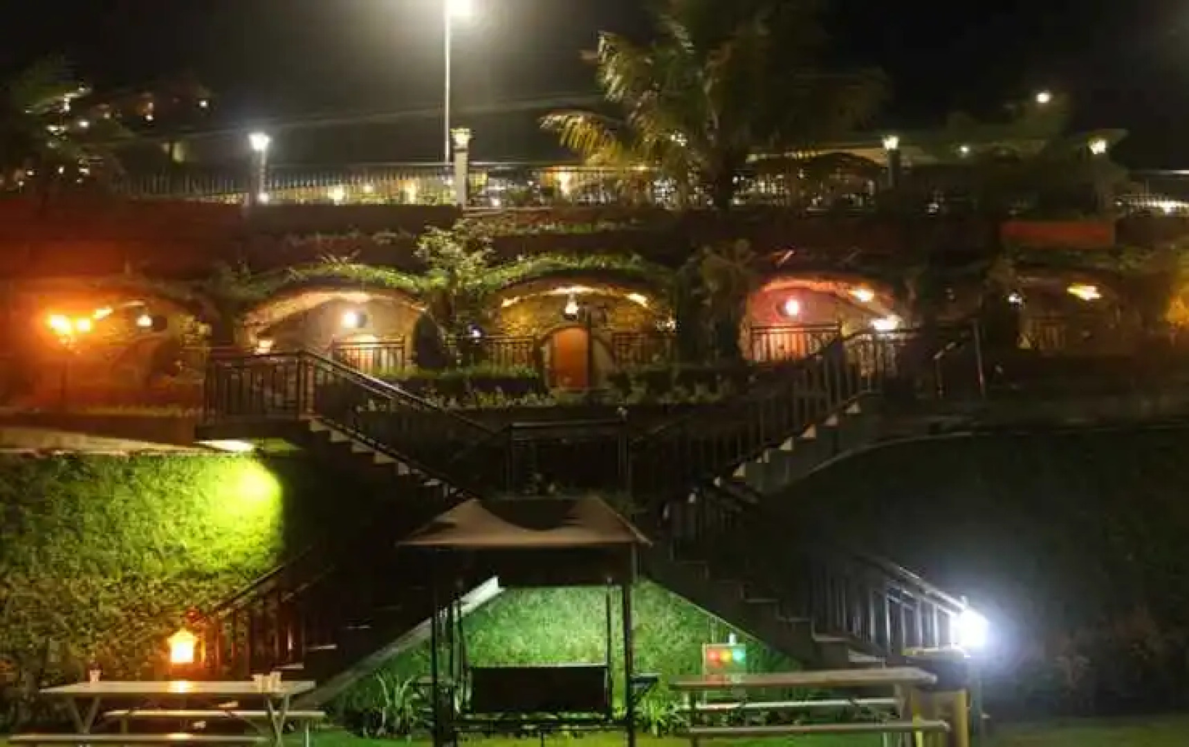 Seruni Hotel Hobbit House