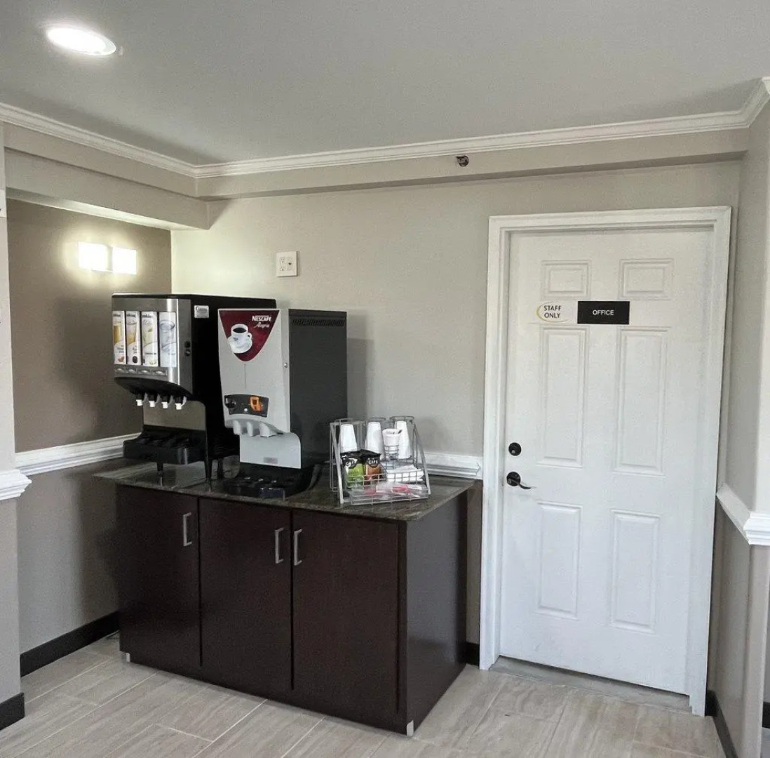 Red Roof Inn Suffolk