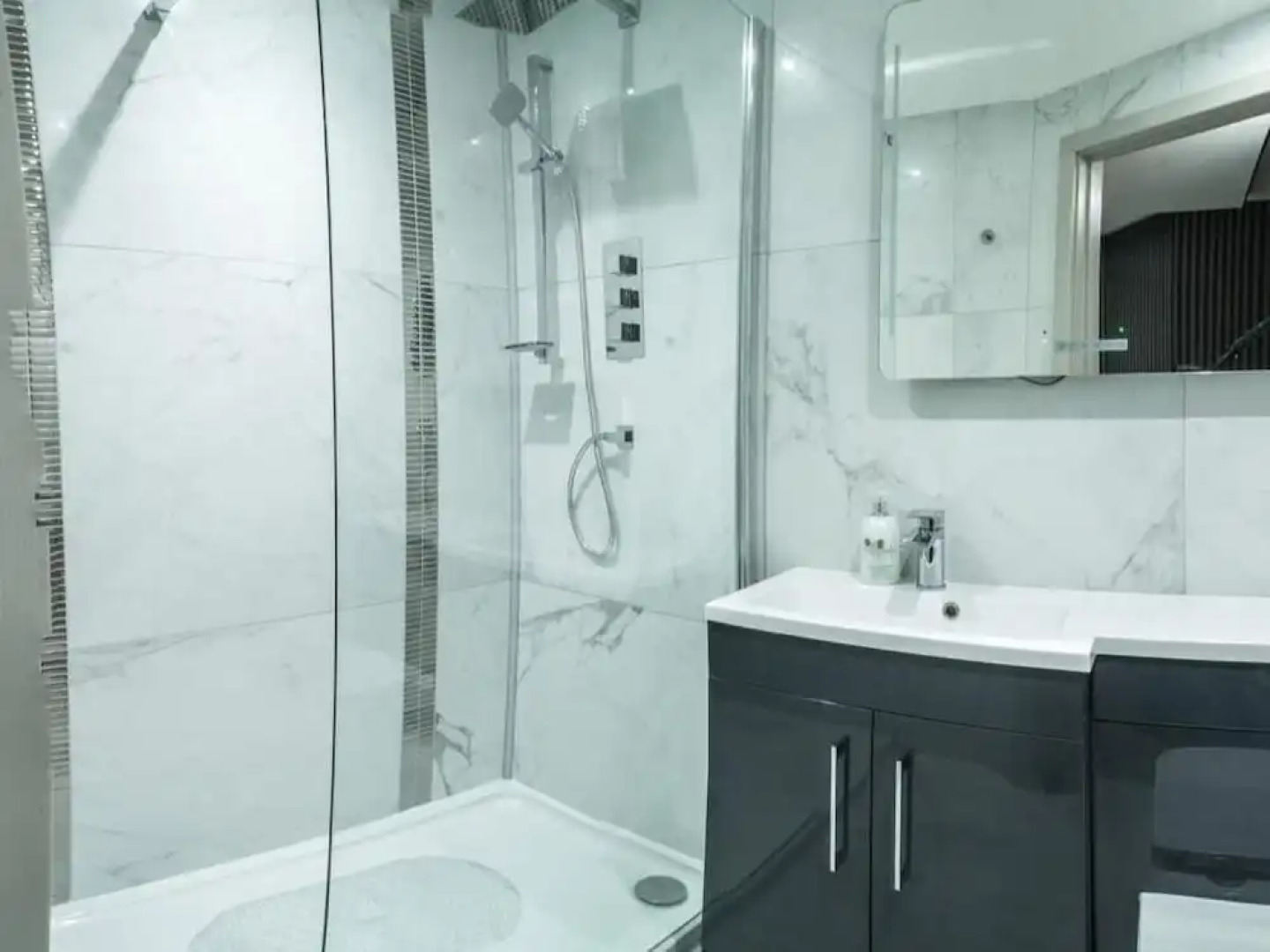 The Quayside Hotel and Bar