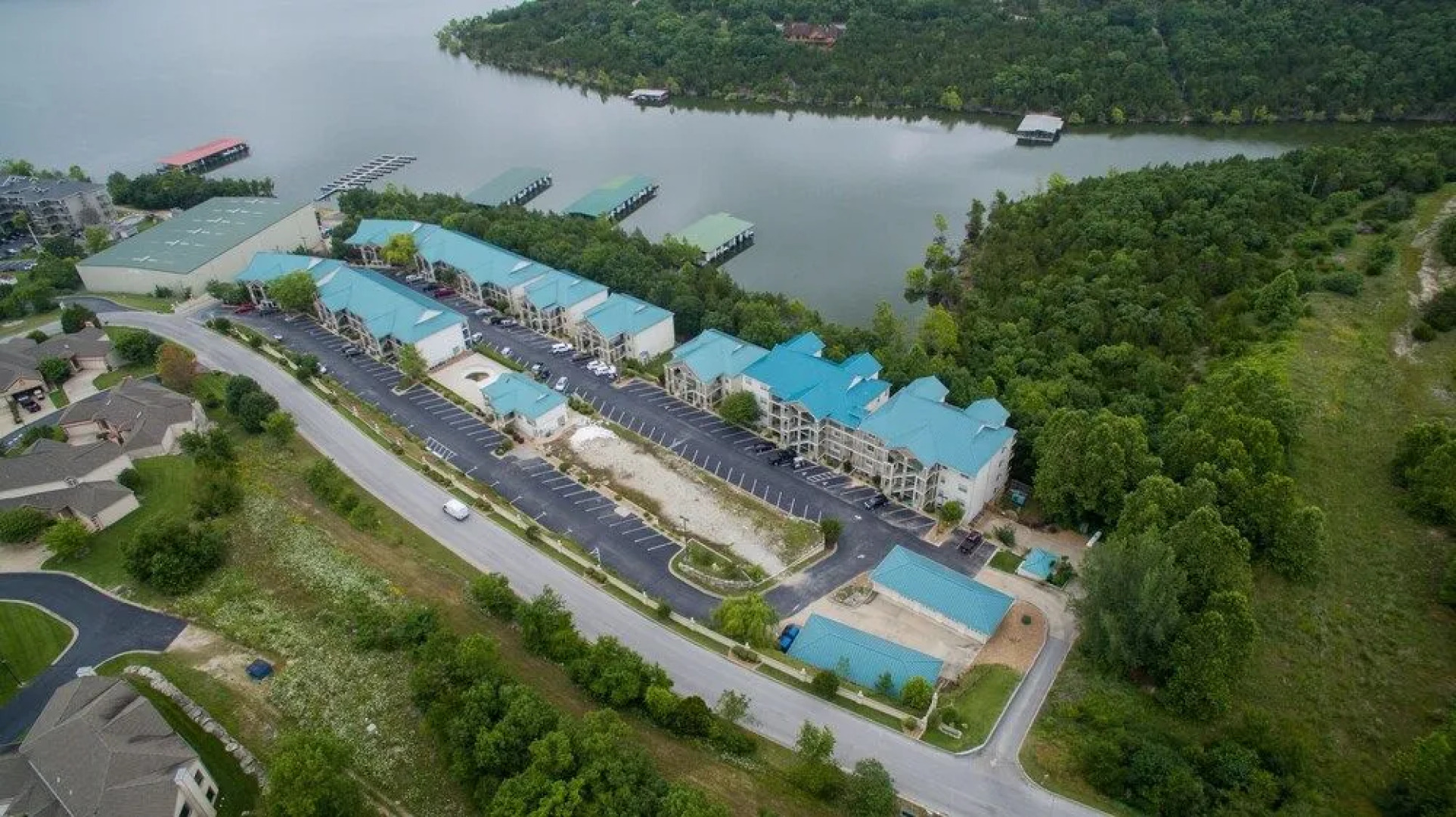 Reflection 2 Bedroom Condo by Redawning