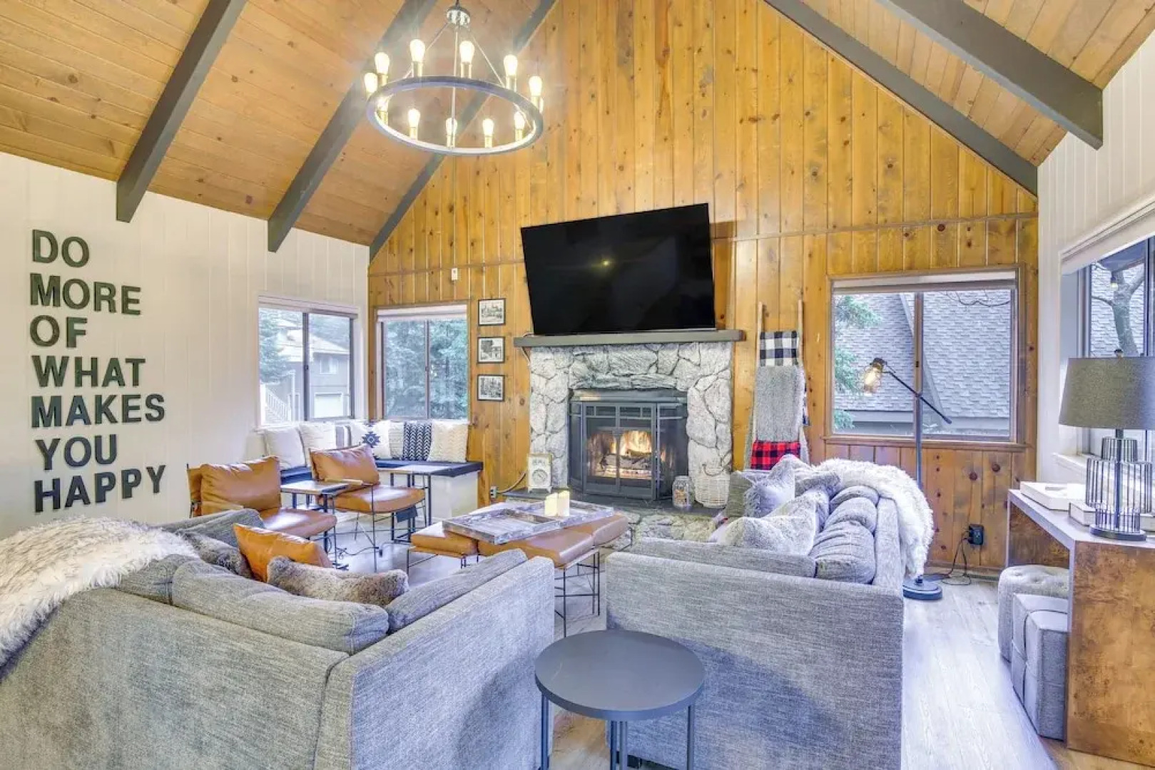 Cozy & Chic Lake Arrowhead Cabin w/ Deck!