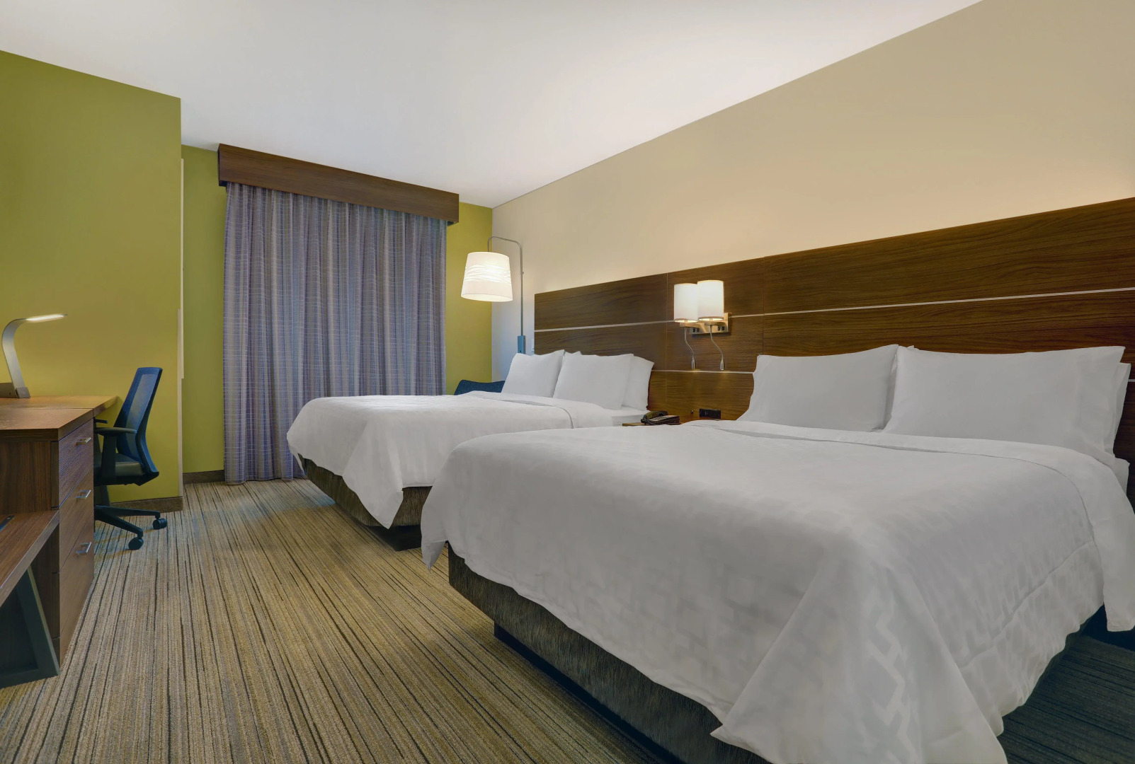 Holiday Inn Express & Suites Lenexa - Overland Park Area by IHG