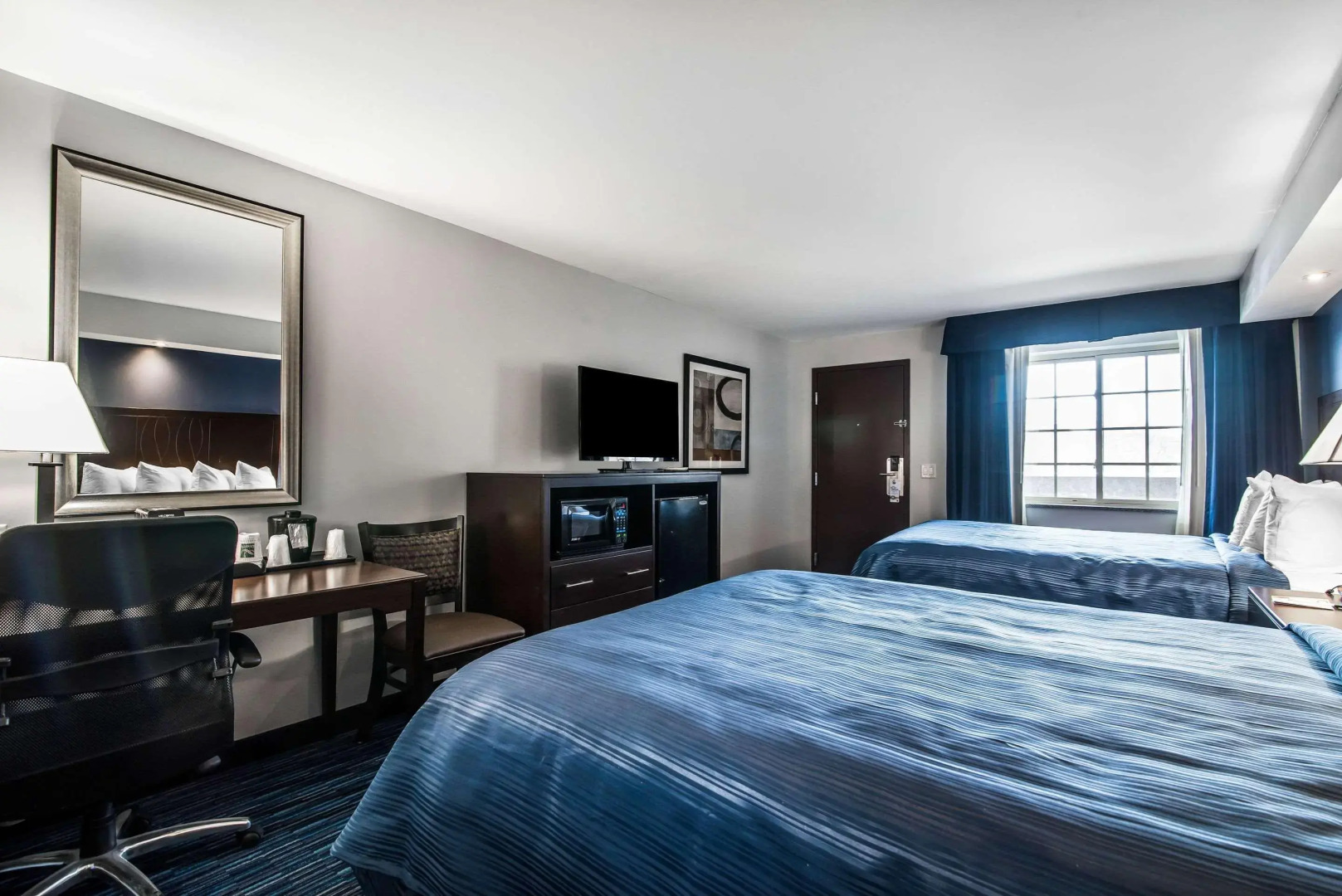 Clarion Pointe Downtown