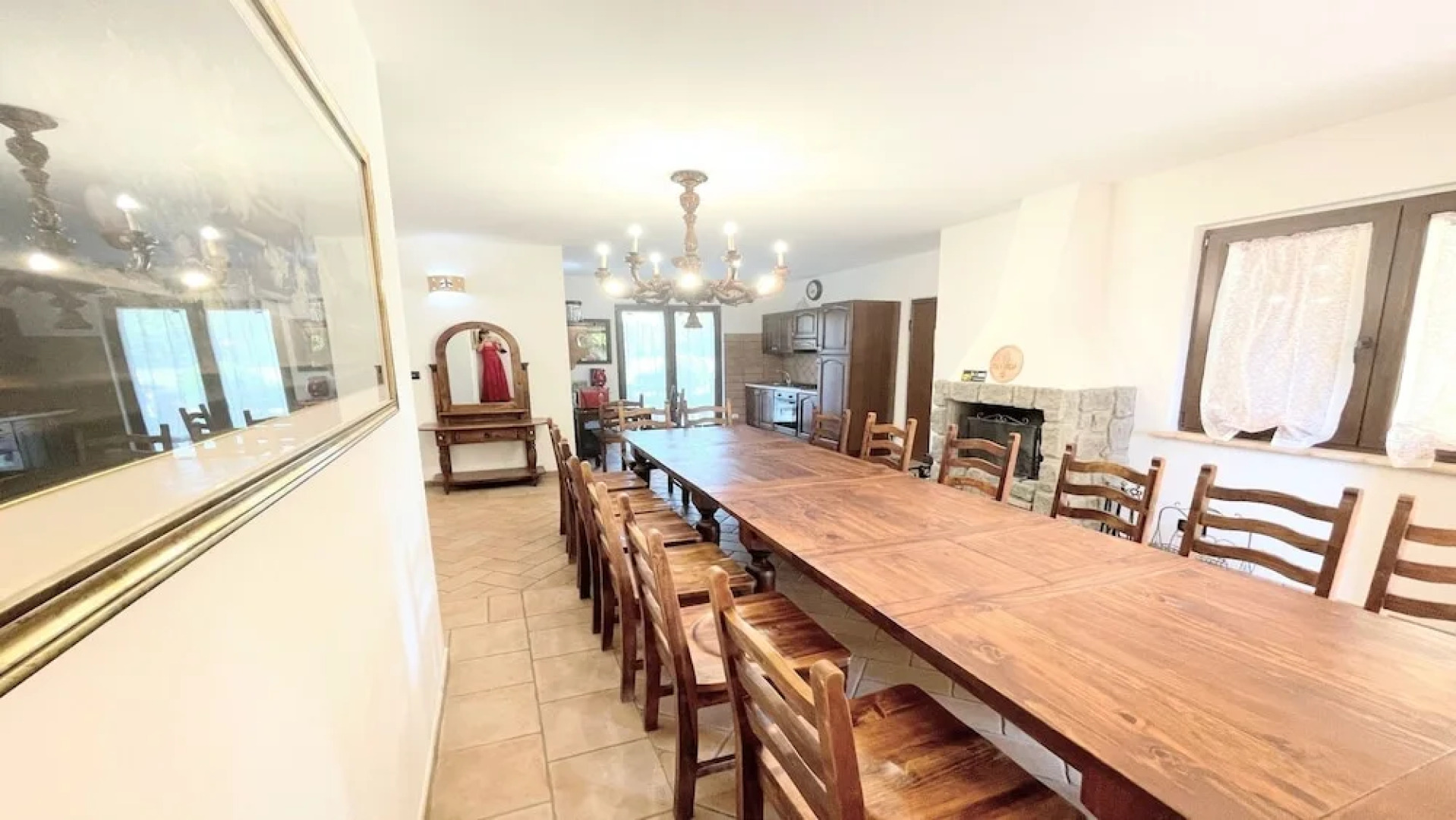 24 Guests - Heartbreaking Lake View and Pool