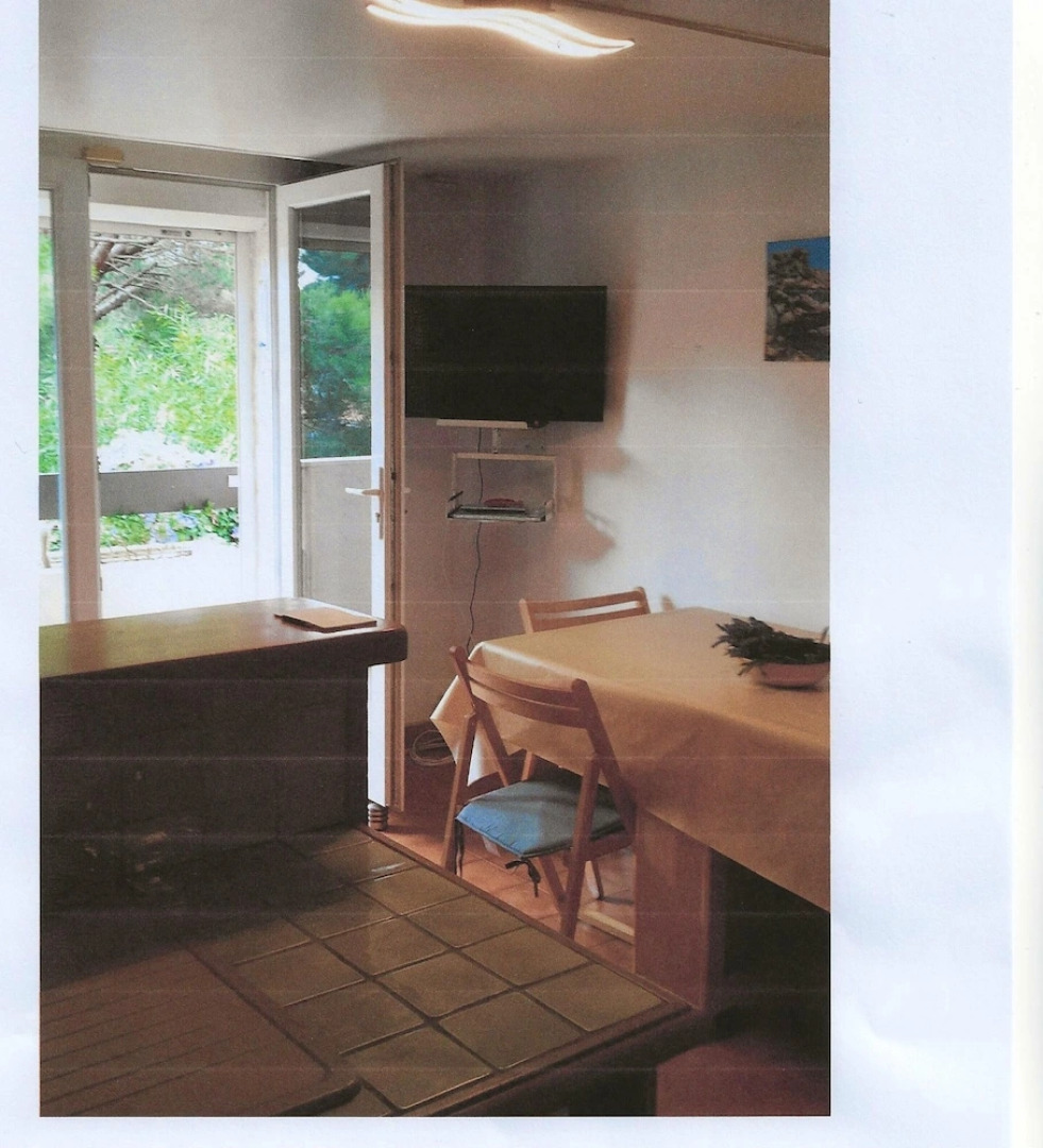 Apartment With one Bedroom in Bandol, With Furnished Terrace - 2 km From the Beach