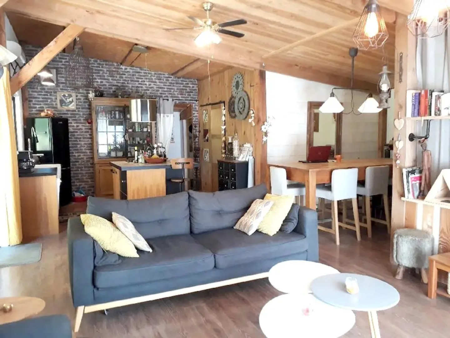 Chalet with 3 Bedrooms in Roquemaure, with Private Pool, Enclosed Garden And Wifi