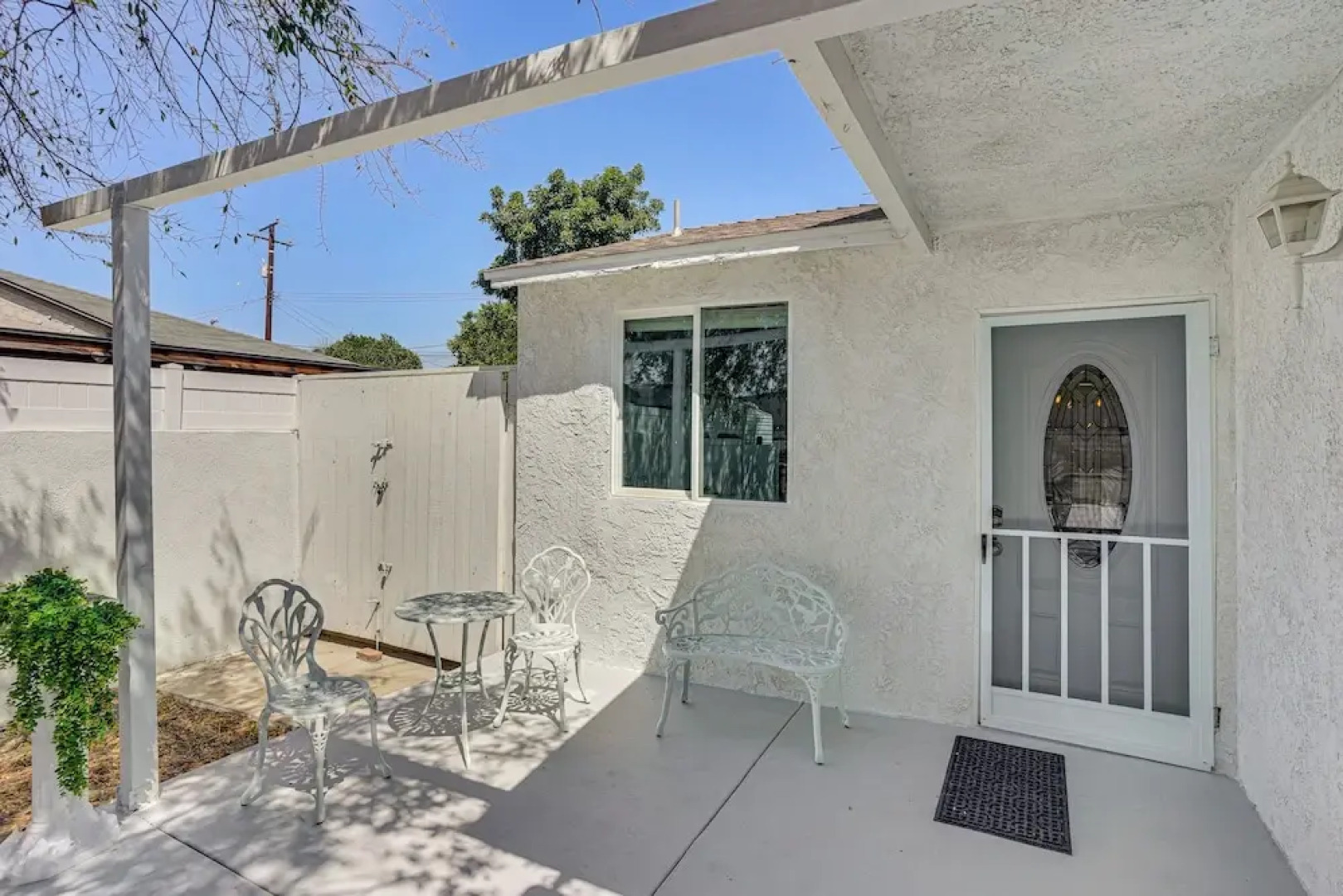 Between LA & Orange County: Quiet Getaway w/ Patio