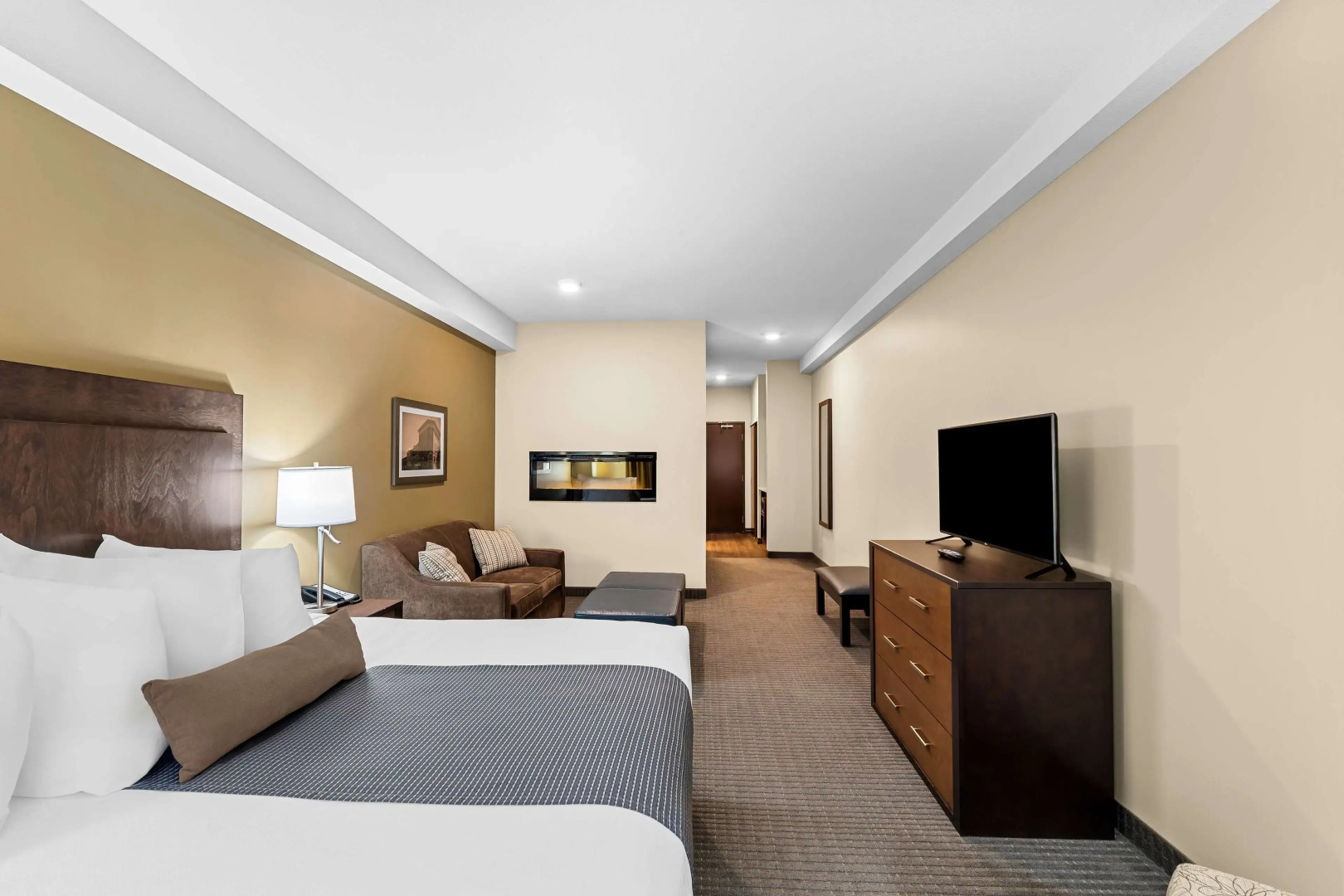 Best Western Plus Lacombe Inn & Suites