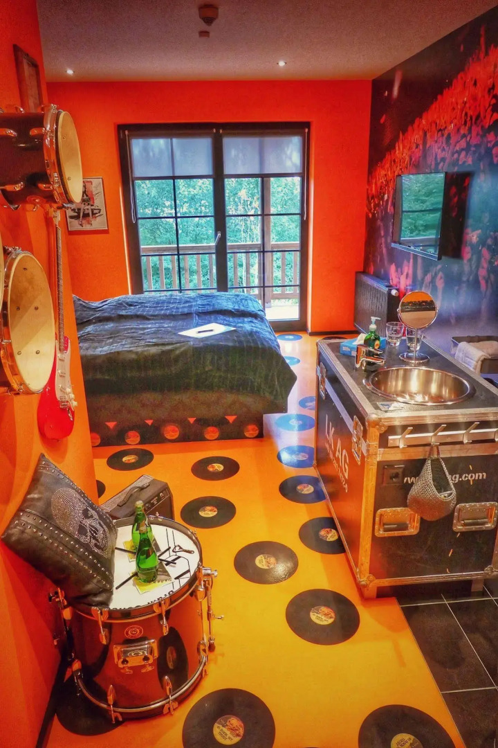 Road Stop Neandertal