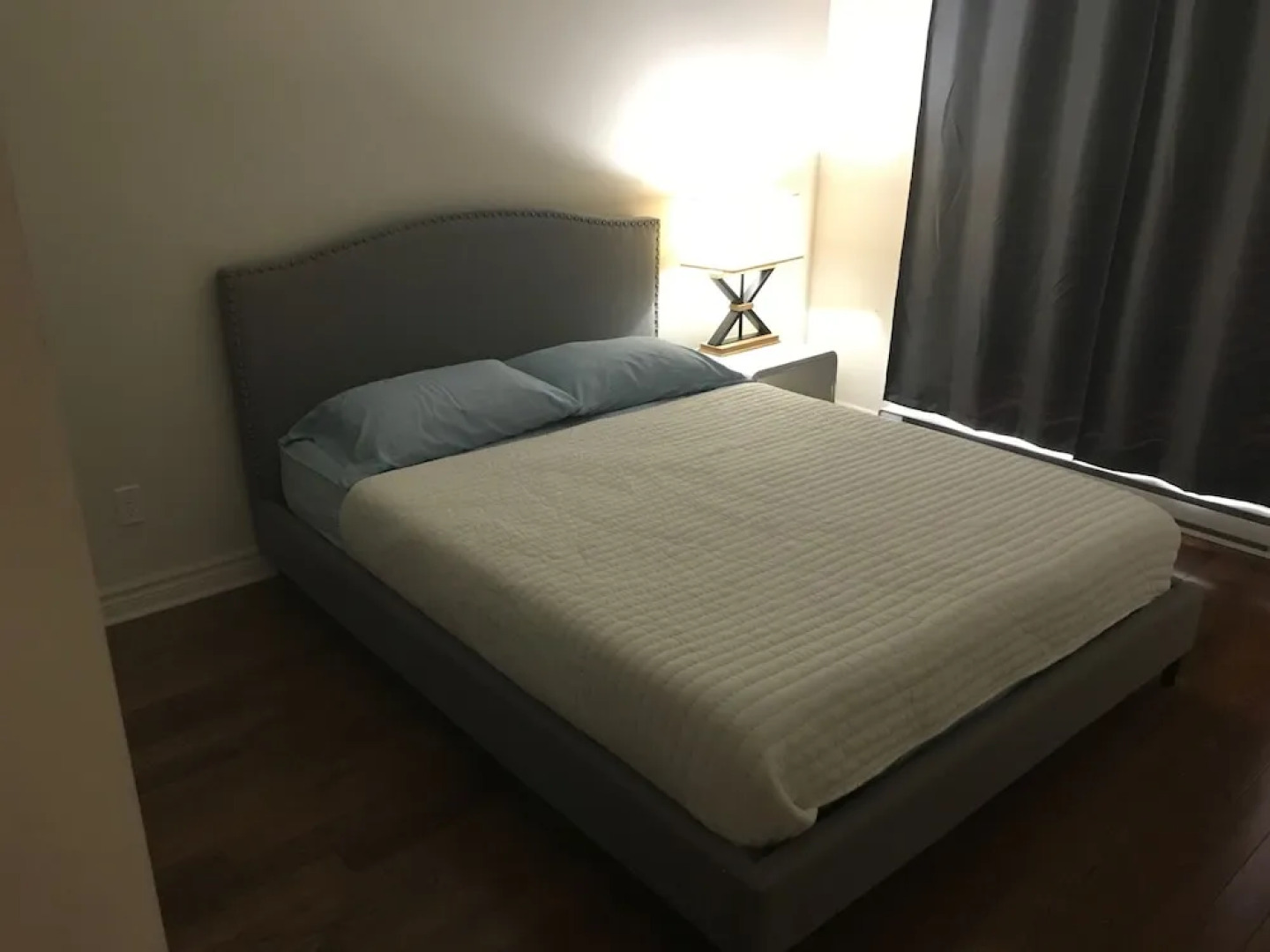 Laval centre apartment