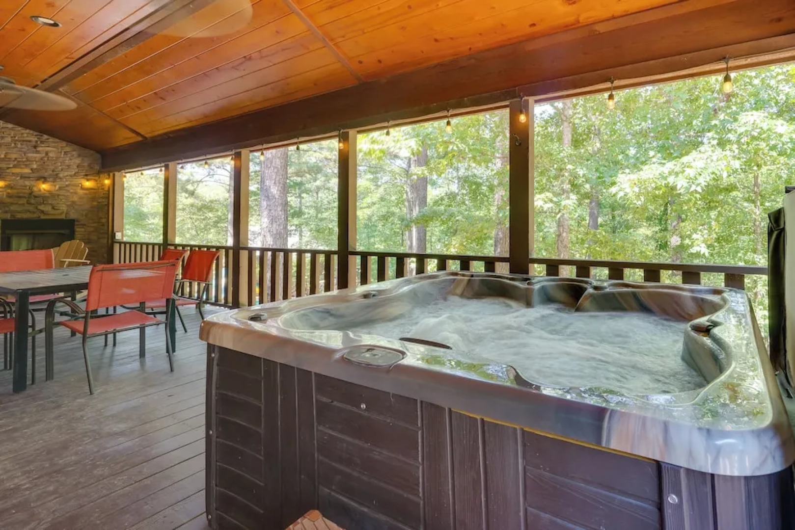 Broken Bow Escape w/ Hot Tub & Basketball Court!