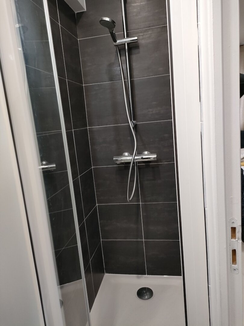 Escape time in Paris