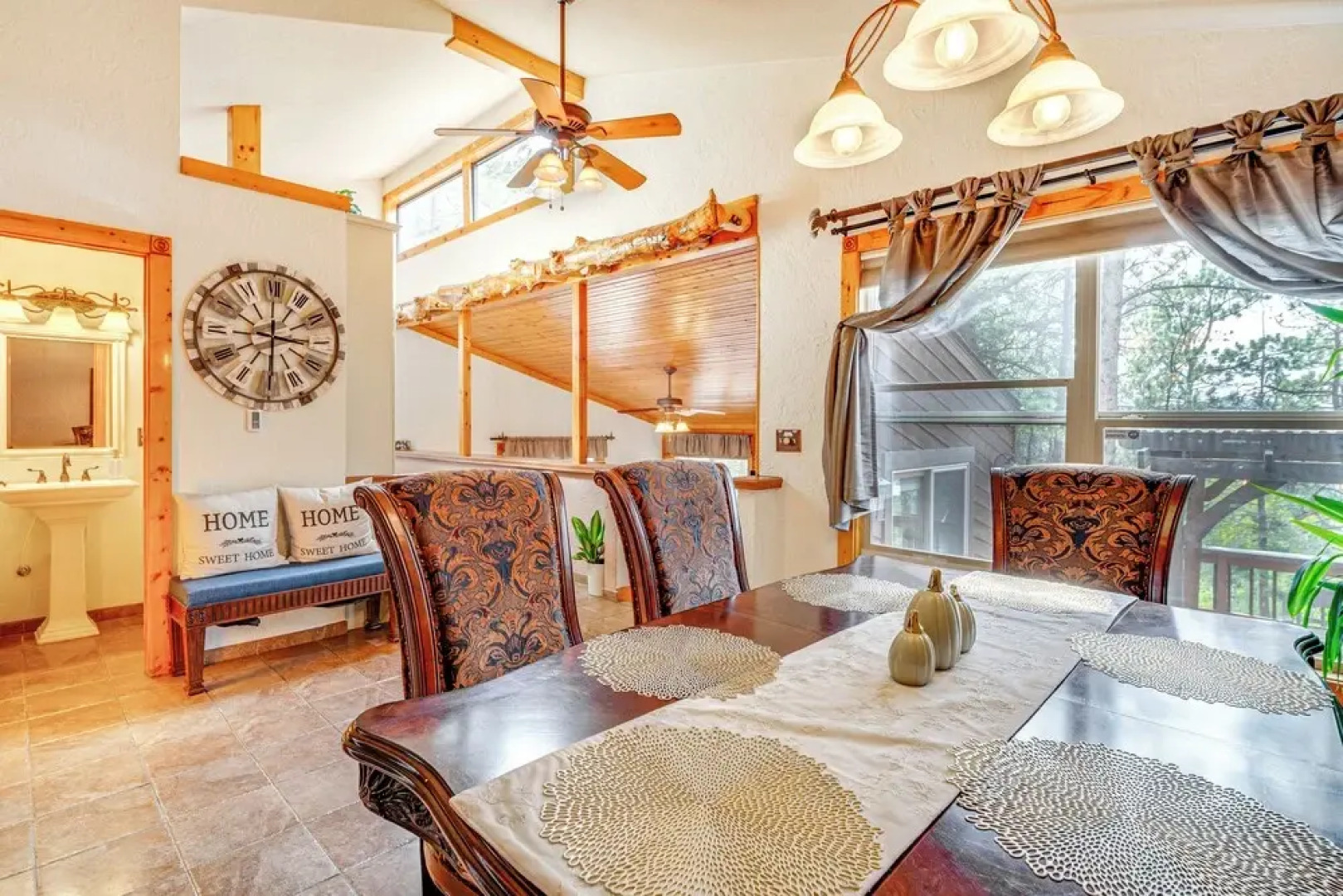 Cozy Home w/ Hot Tub - 11 Mi to Rainbow Falls