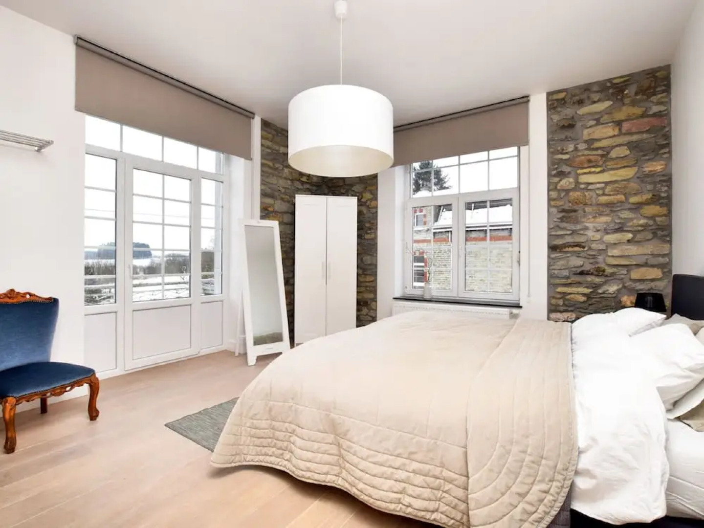 Luxurious Holiday Home in Courtil with a Jacuzzi