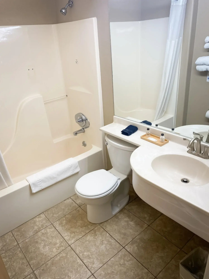 Monument Inn & Suites