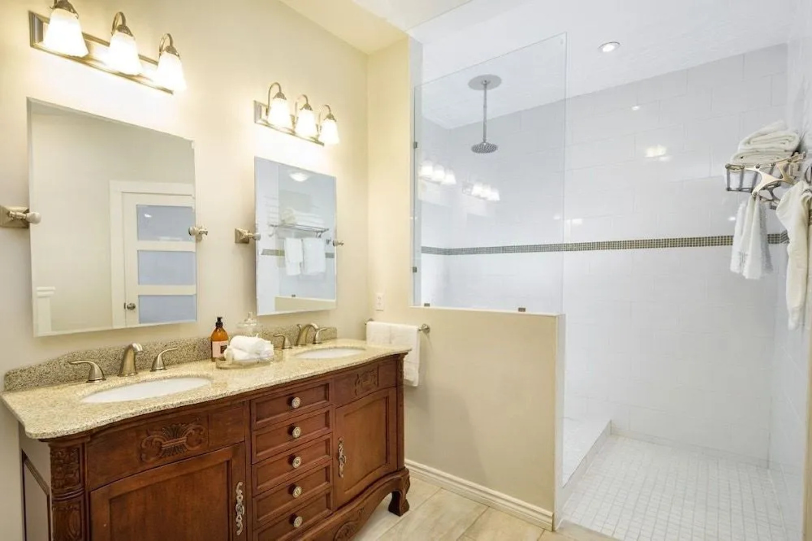 The Lake House Bed & Breakfast