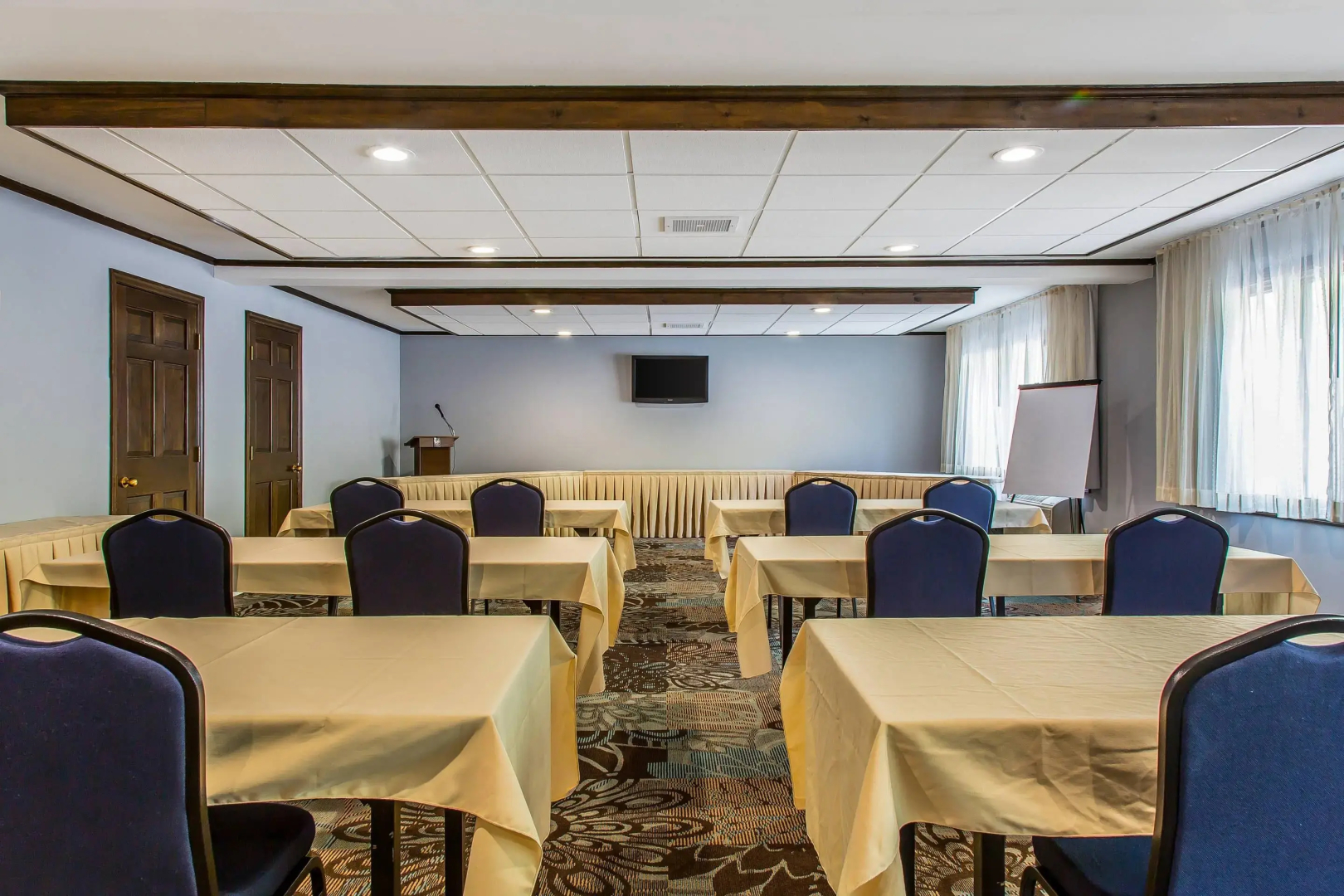 The Black Swan Lee - Lenox, an Ascend Collection Hotel