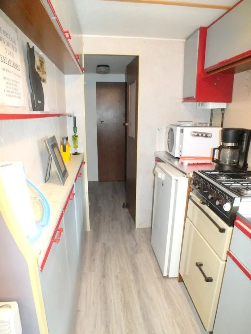 Bungalow With 2 Bedrooms in Le Castellet, With Terrace - 10 km From th