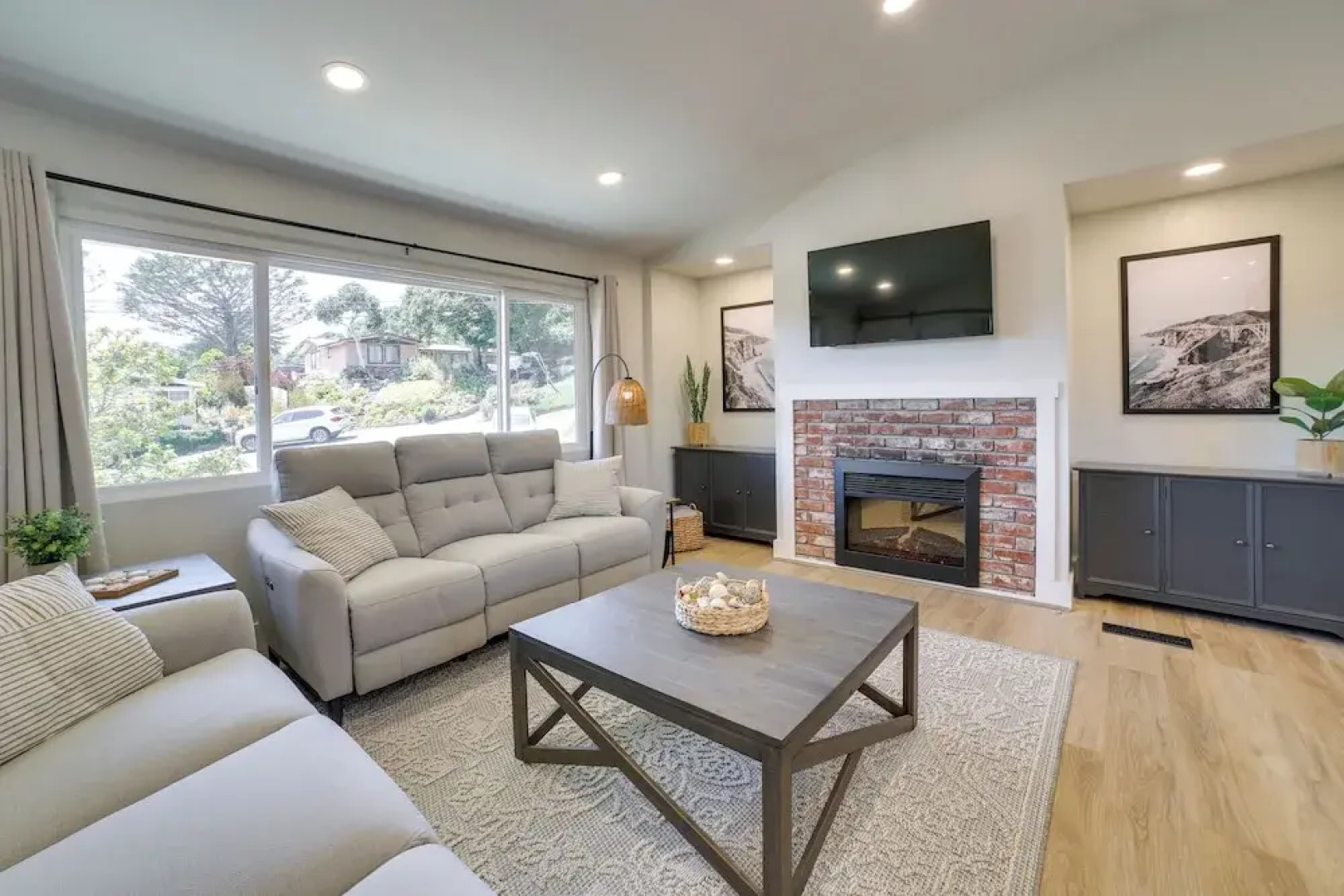 Modern Del Rey Oaks Retreat: 2 Mi to Monterey Bay!