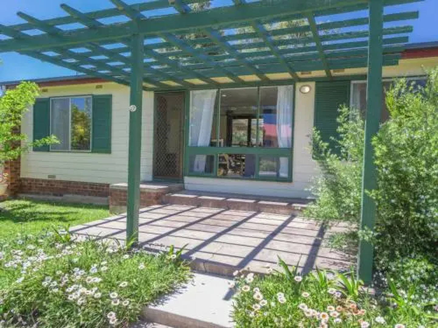 17 Broadbeach Drive - Free WiFi!