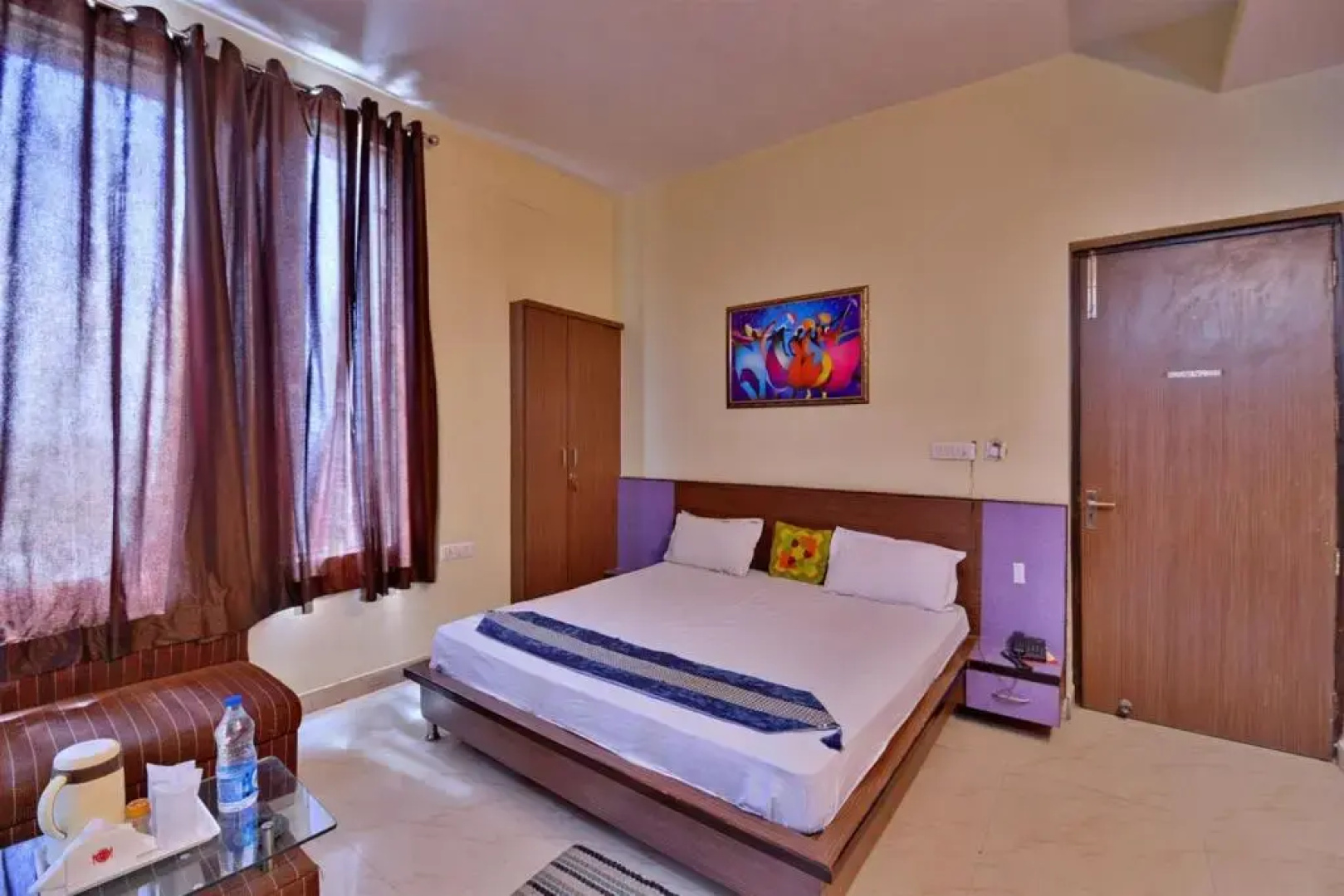 Aarya Hotel